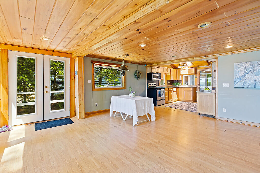 18 Thurston Drive Property Photo 11