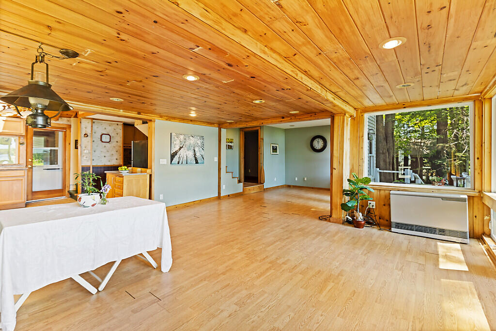 18 Thurston Drive Property Photo 12