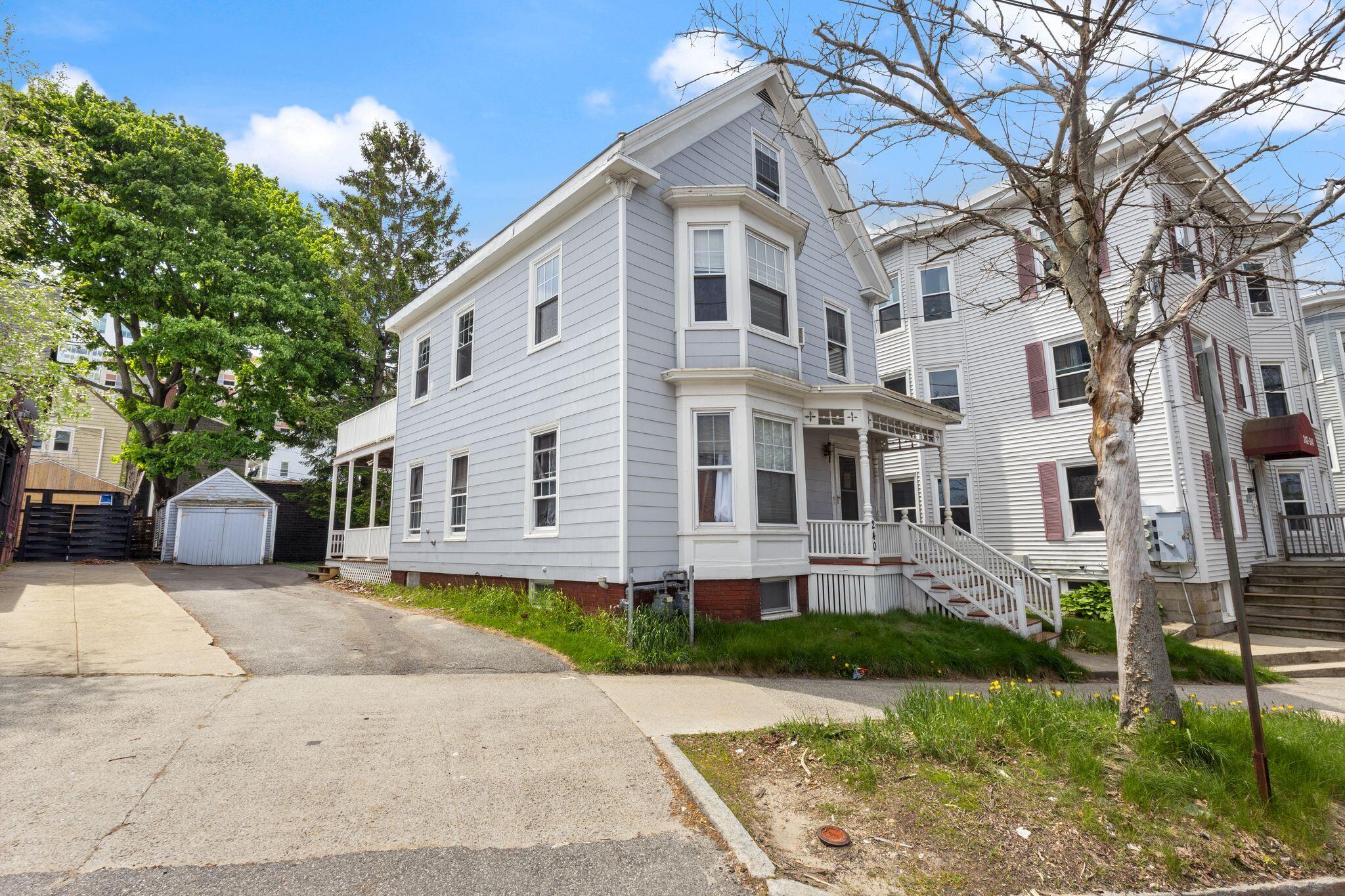 240 Park Avenue Property Photo 1