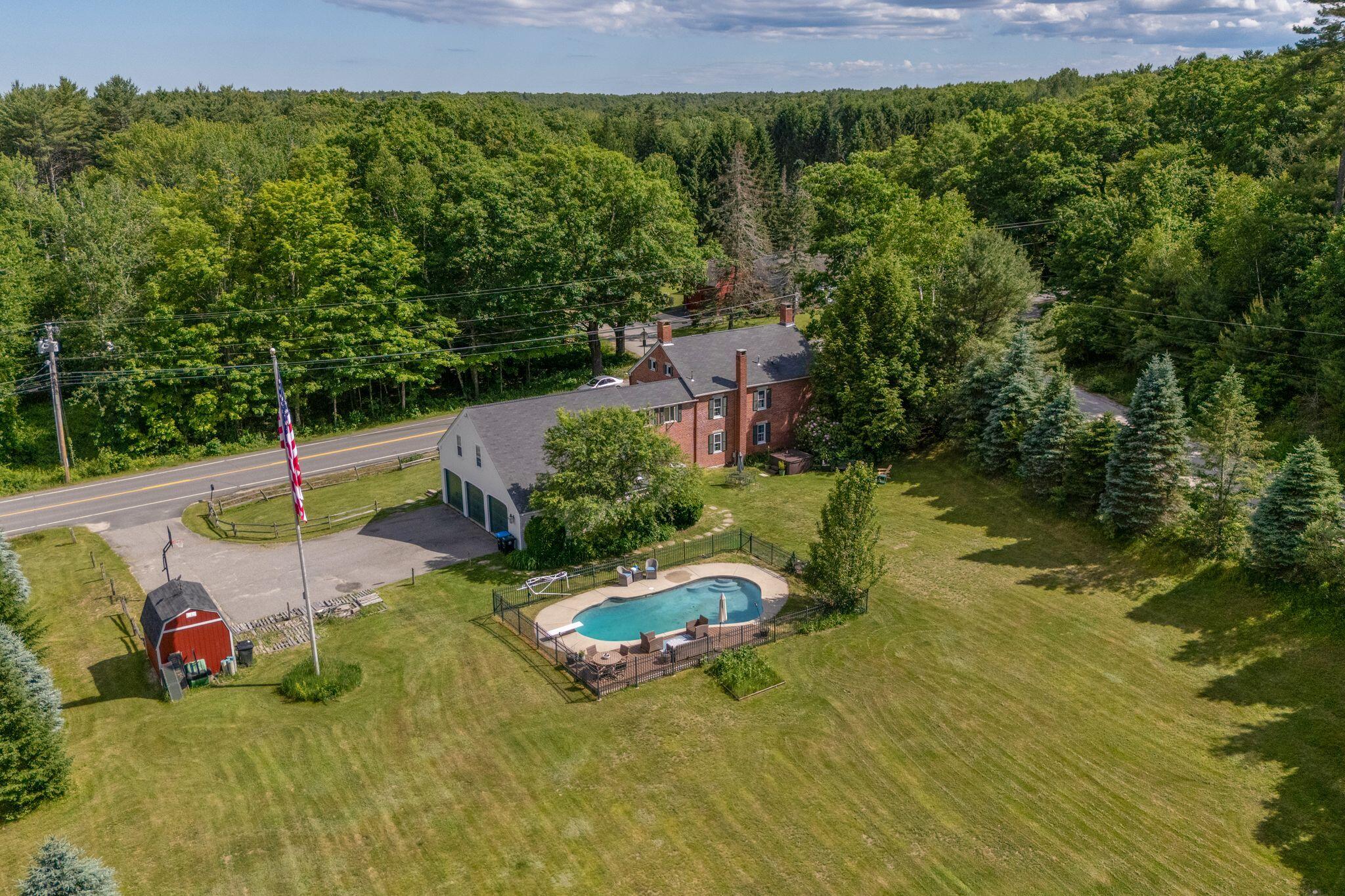 160 Memorial Highway Property Photo 2
