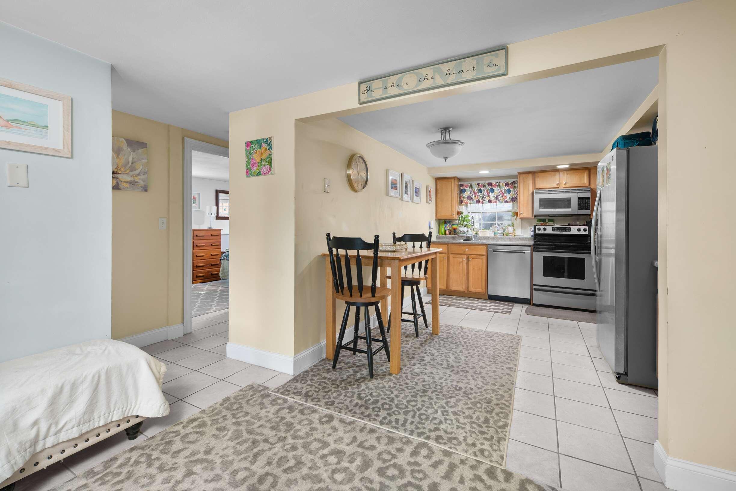 11 Carriage Hill Road B Property Photo 1