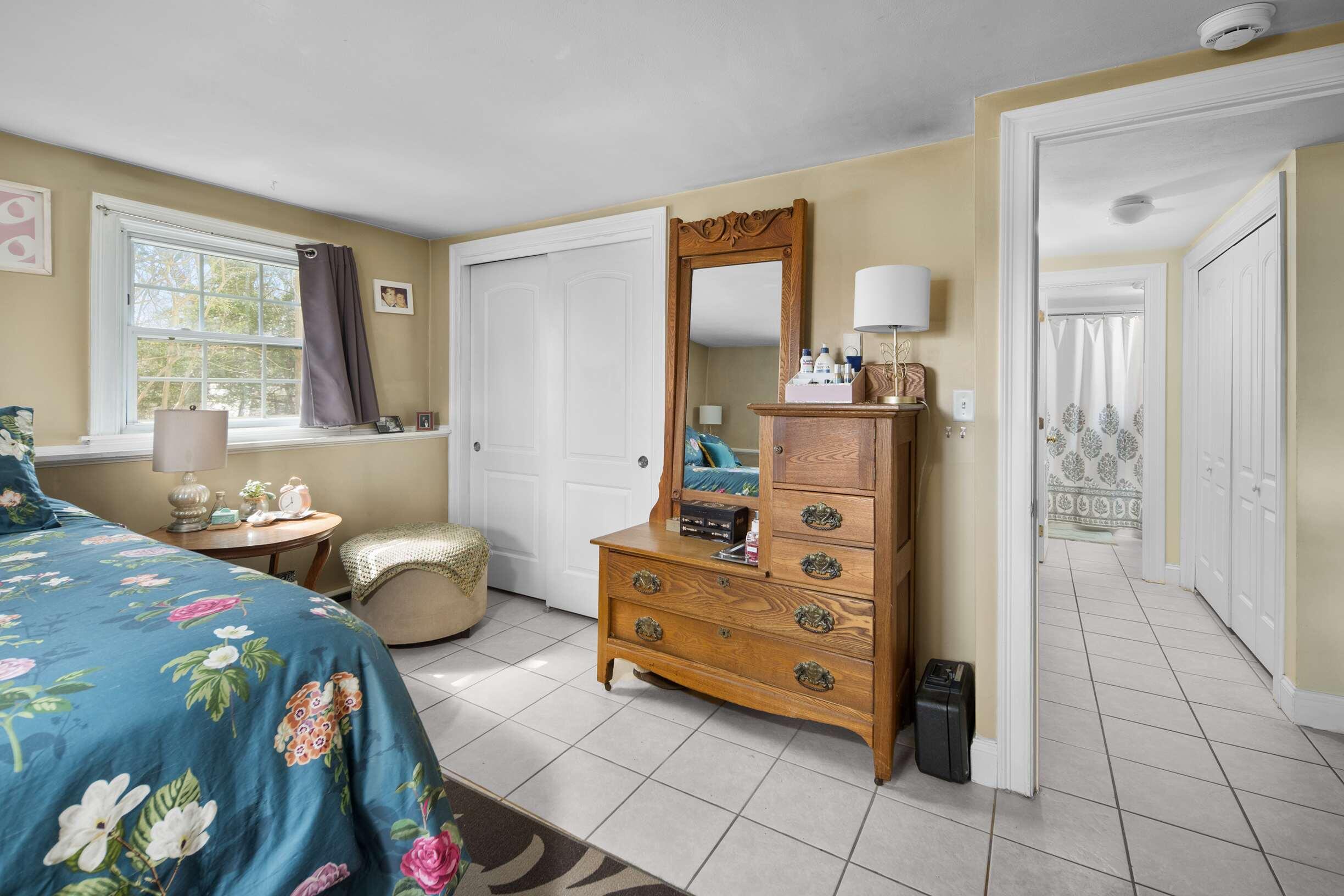11 Carriage Hill Road B Property Photo 5