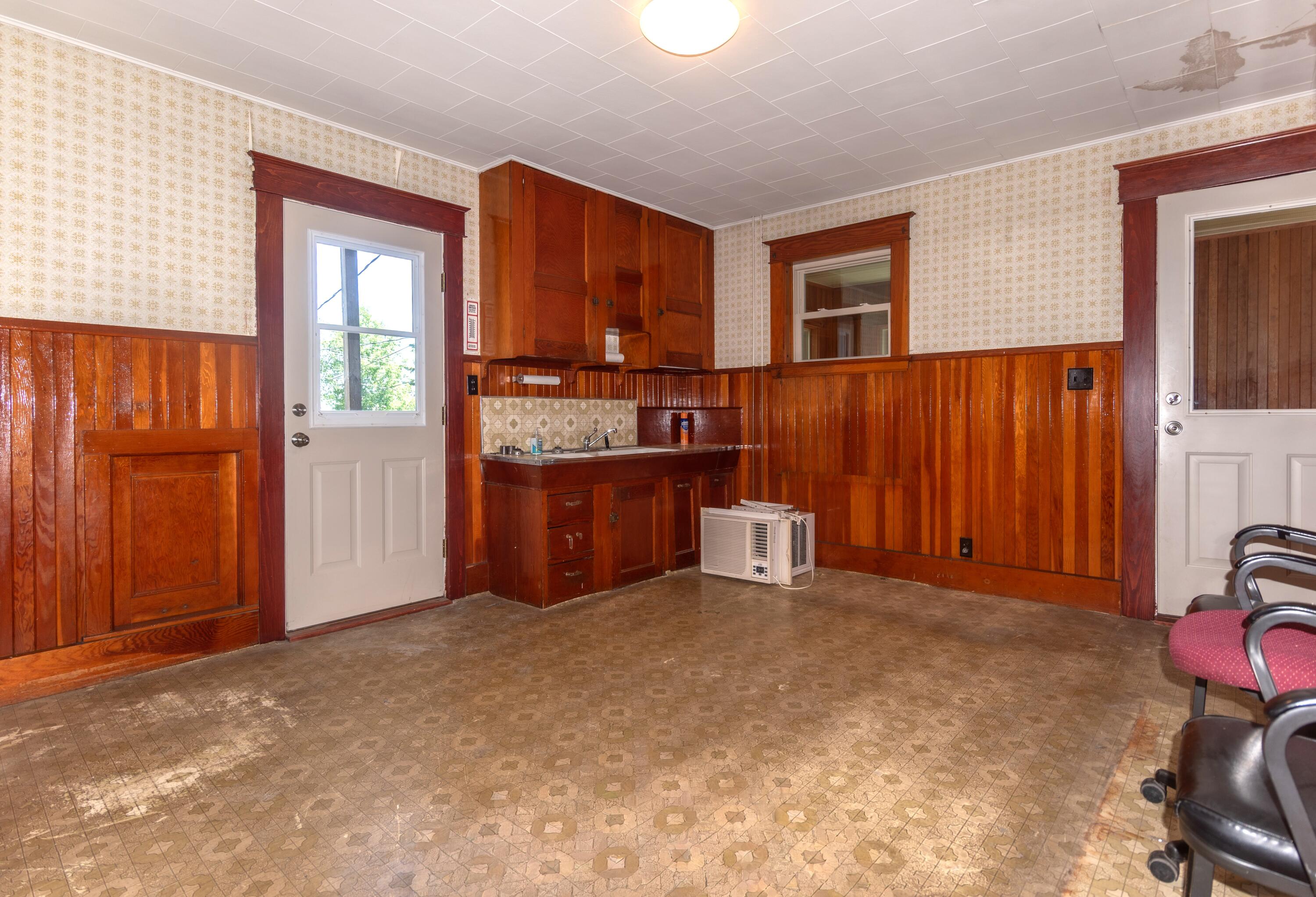 324 Main Street Property Photo 14