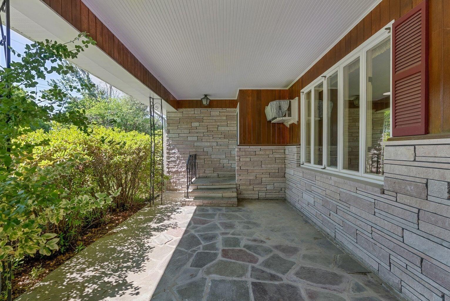 52 Robinson Gardens Property Photo 4