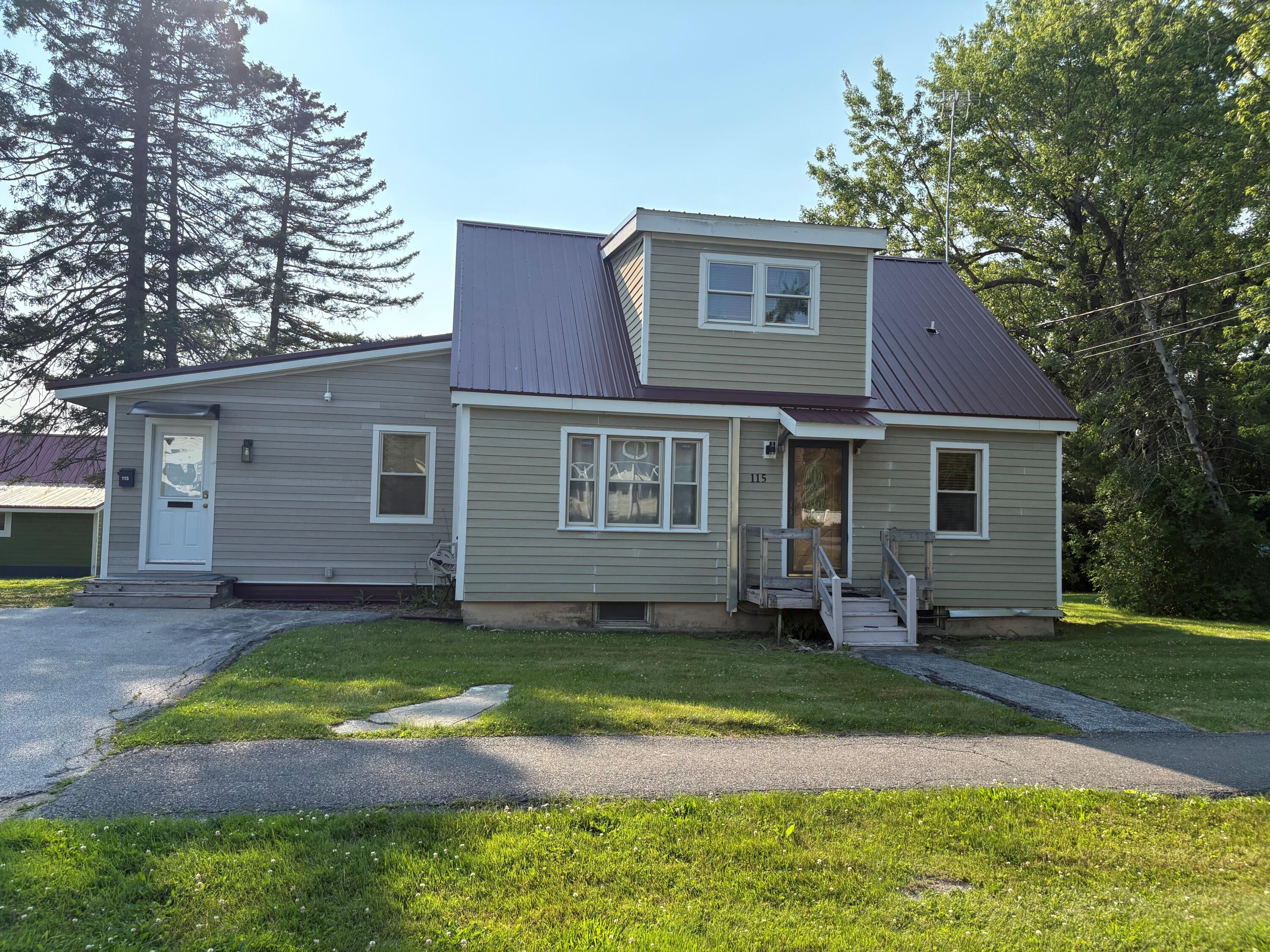 115 Parkway N Property Photo 1