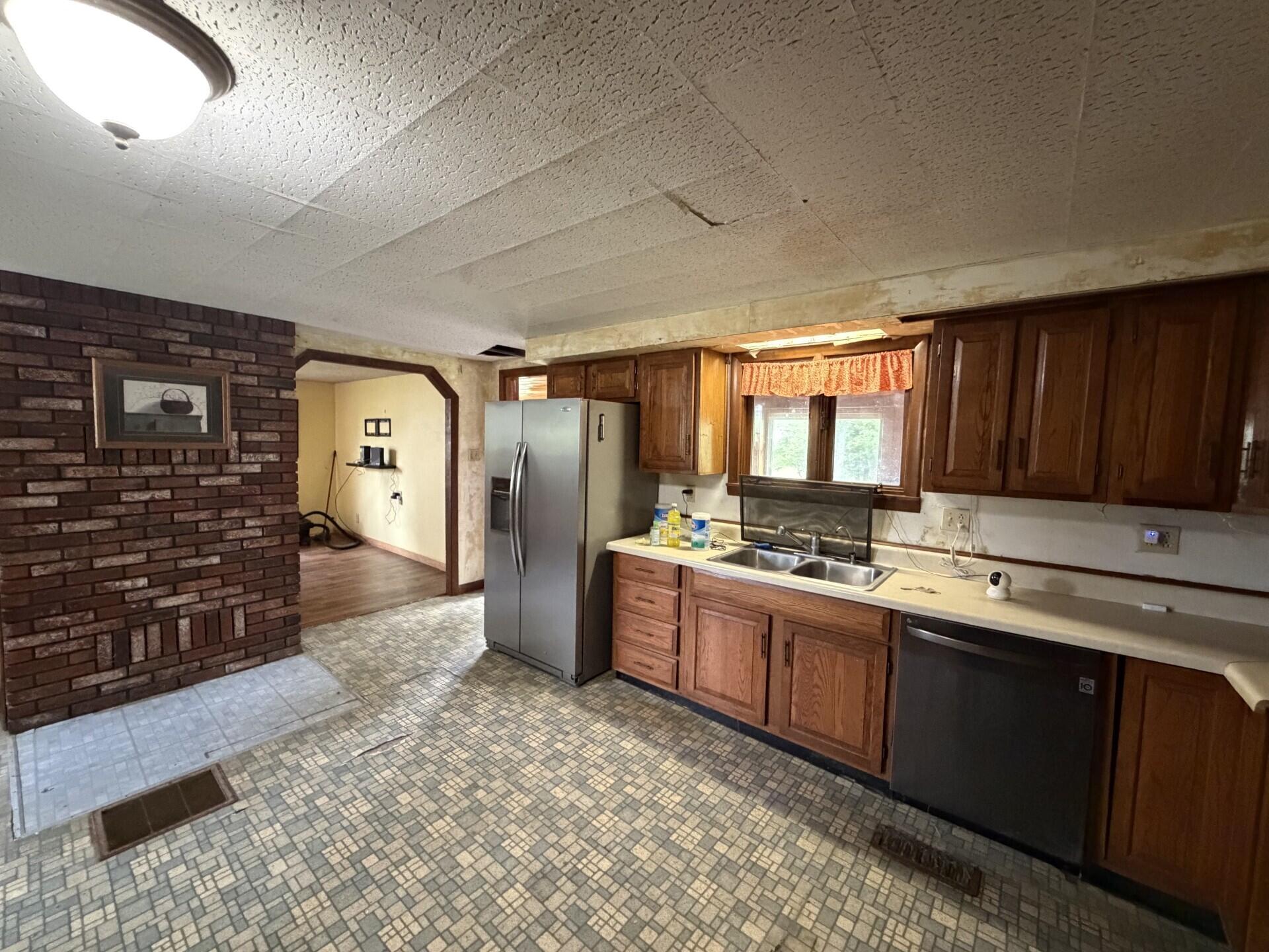 25 Robinson Road Property Photo 2