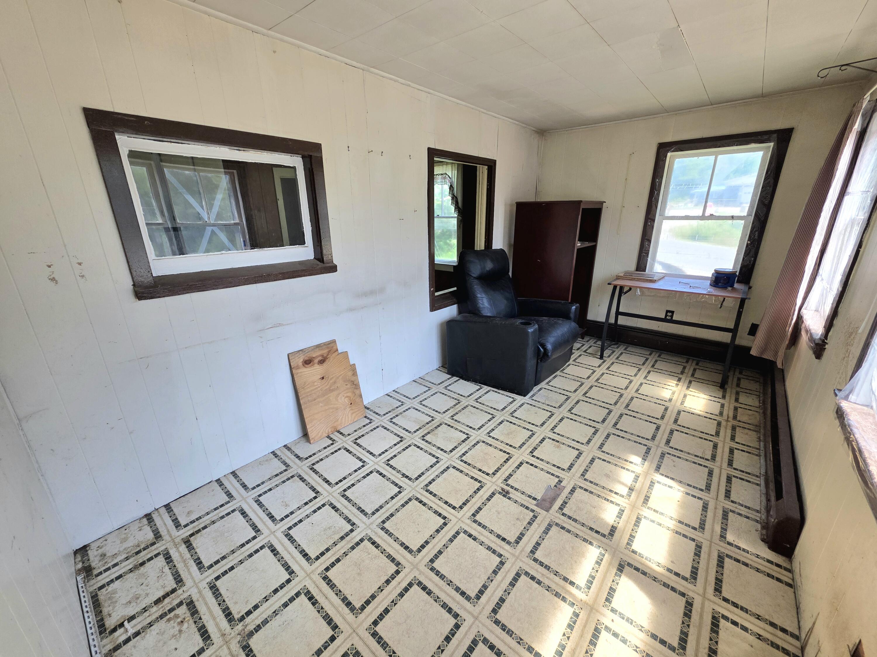 340-344 Thorsen Road Property Photo 9