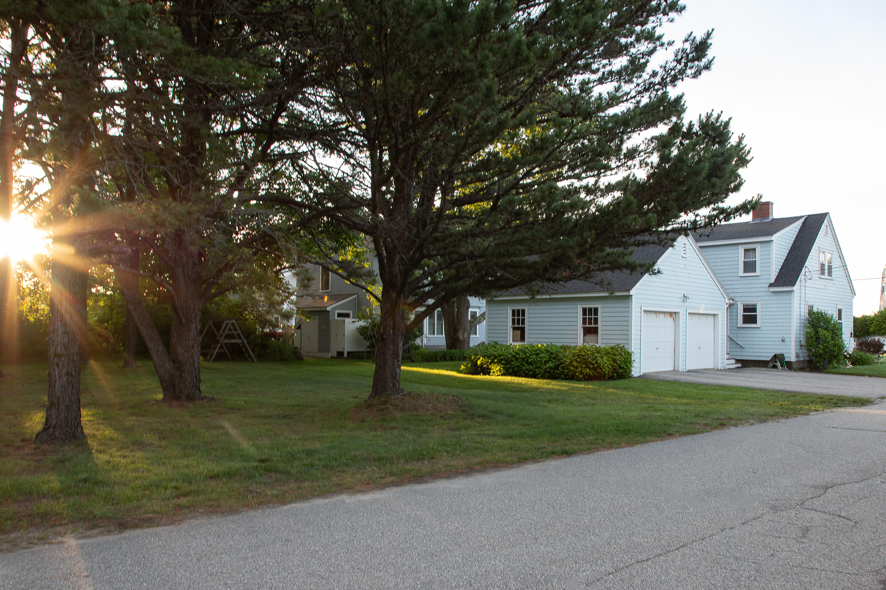 1052 Kings Highway Property Photo 2