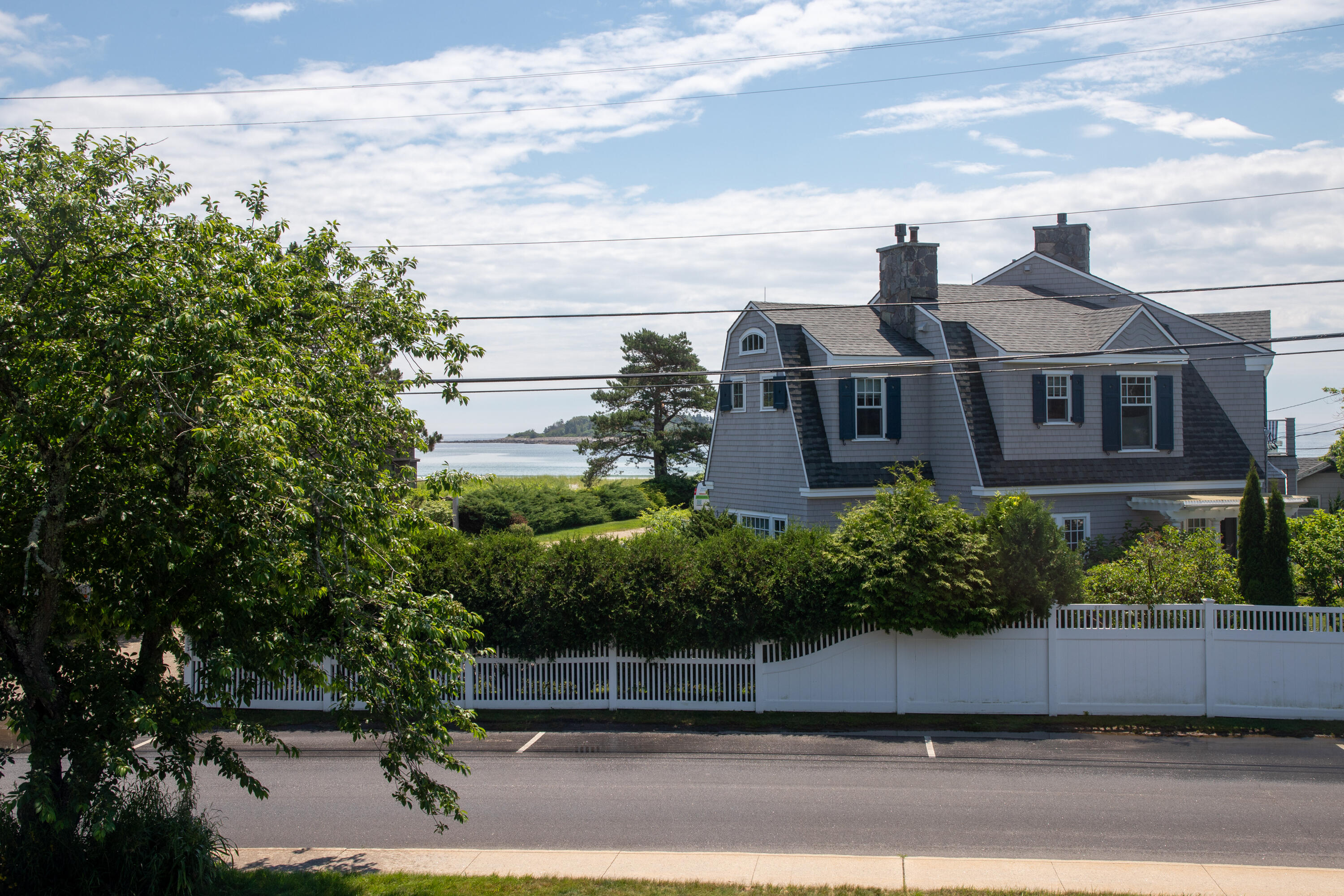 1052 Kings Highway Property Photo 5