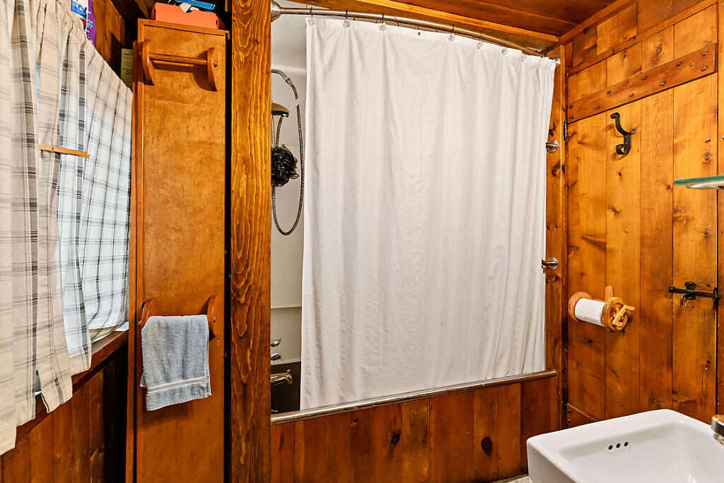 80 Park Lane Property Photo 14