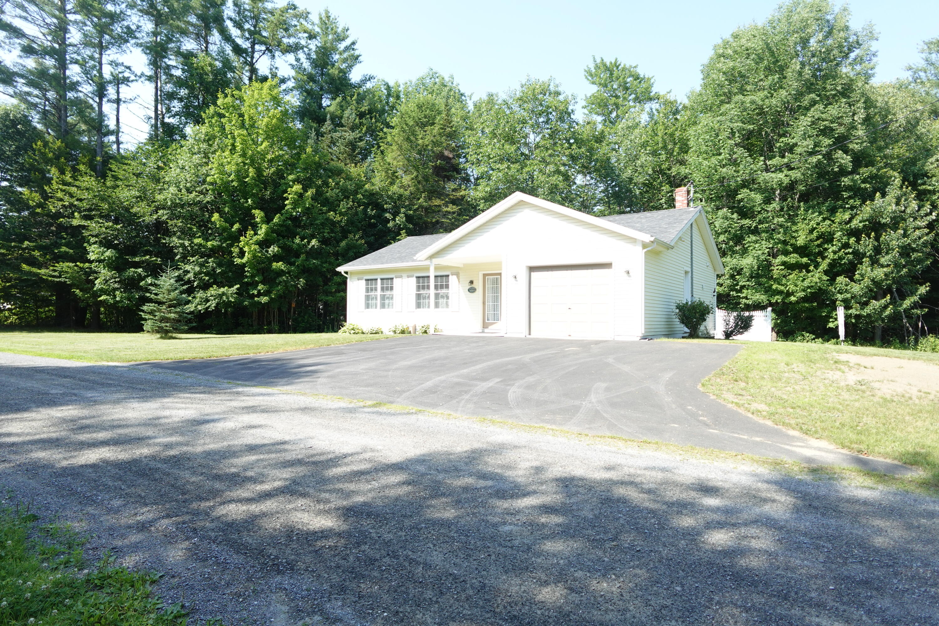 106 Harris Lane Property Photo 4