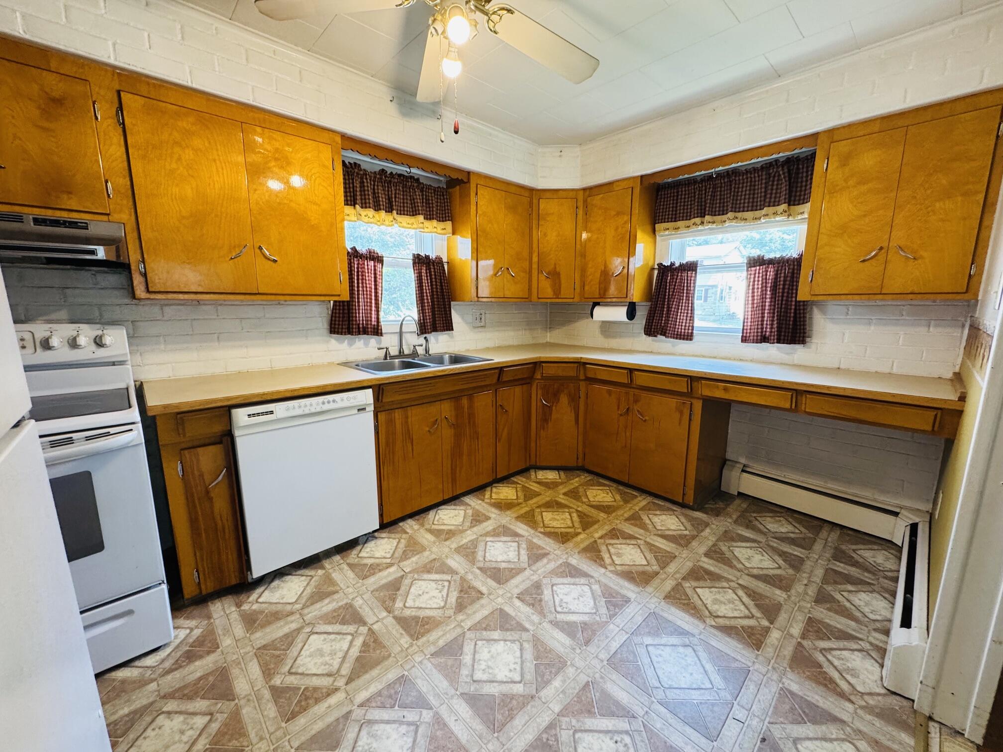 18 Western Avenue Property Photo 7