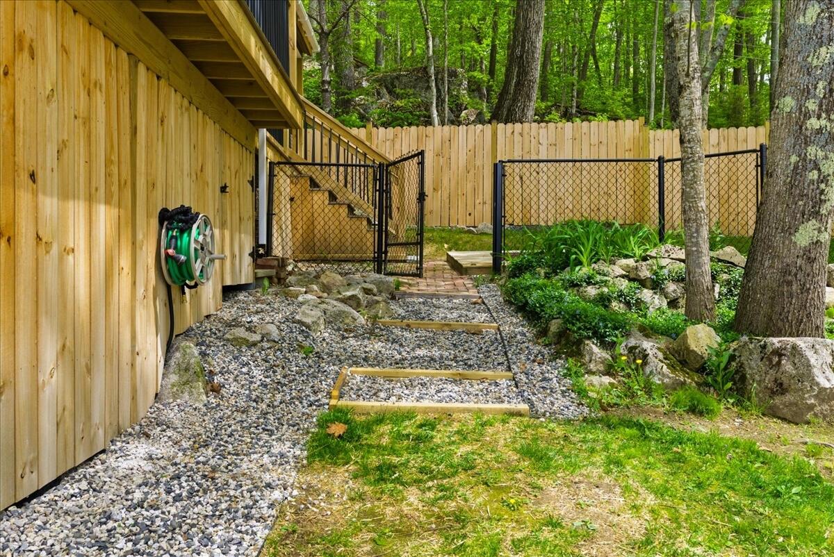 5 Cliff Lane Property Photo 10