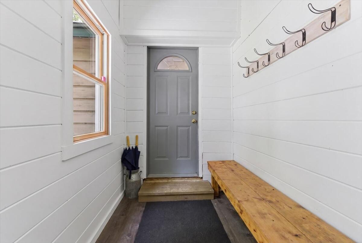 5 Cliff Lane Property Photo 16