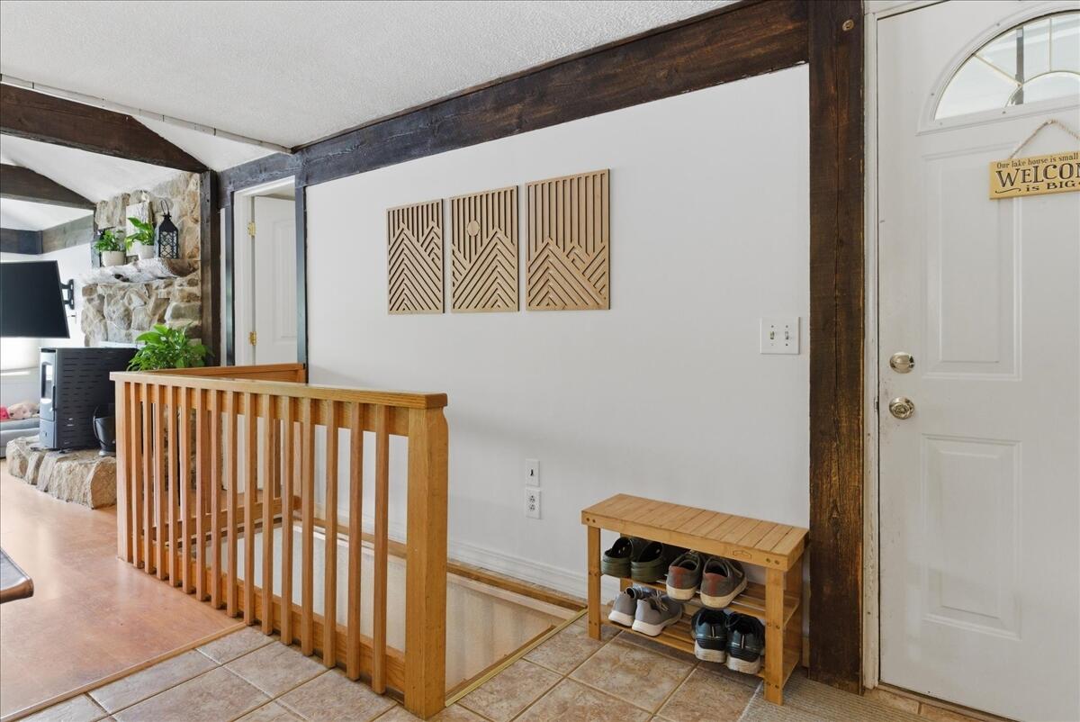5 Cliff Lane Property Photo 18