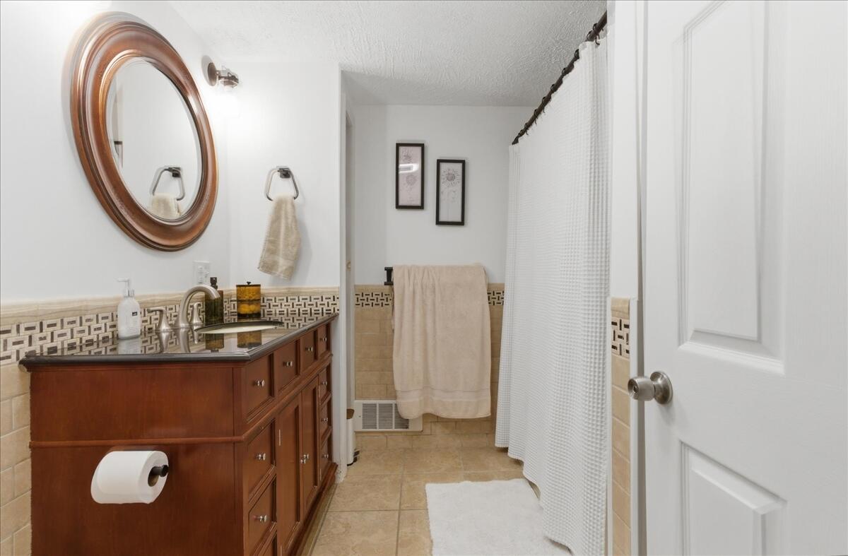 5 Cliff Lane Property Photo 40