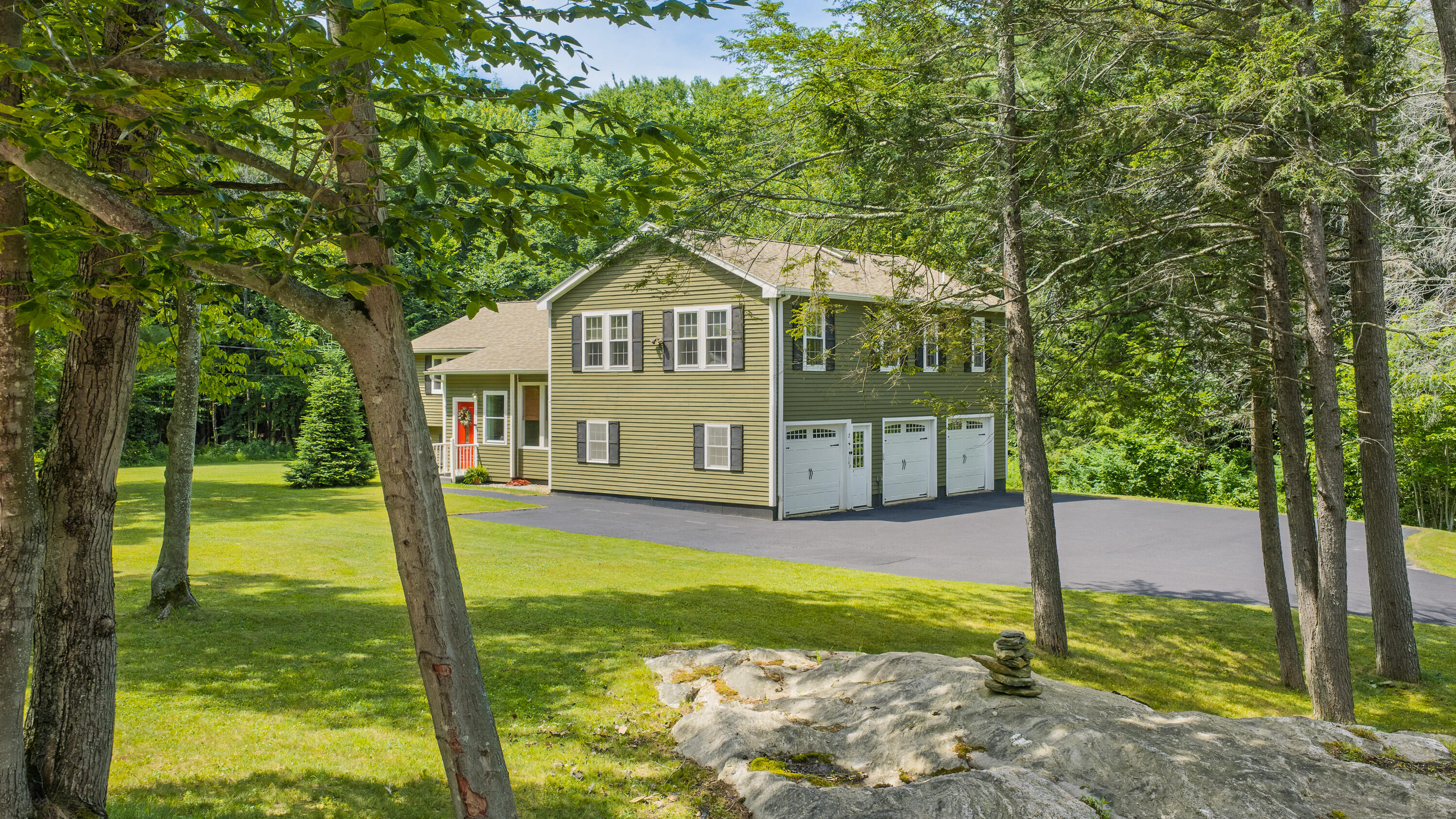 2 Little Brook Drive Property Photo 1