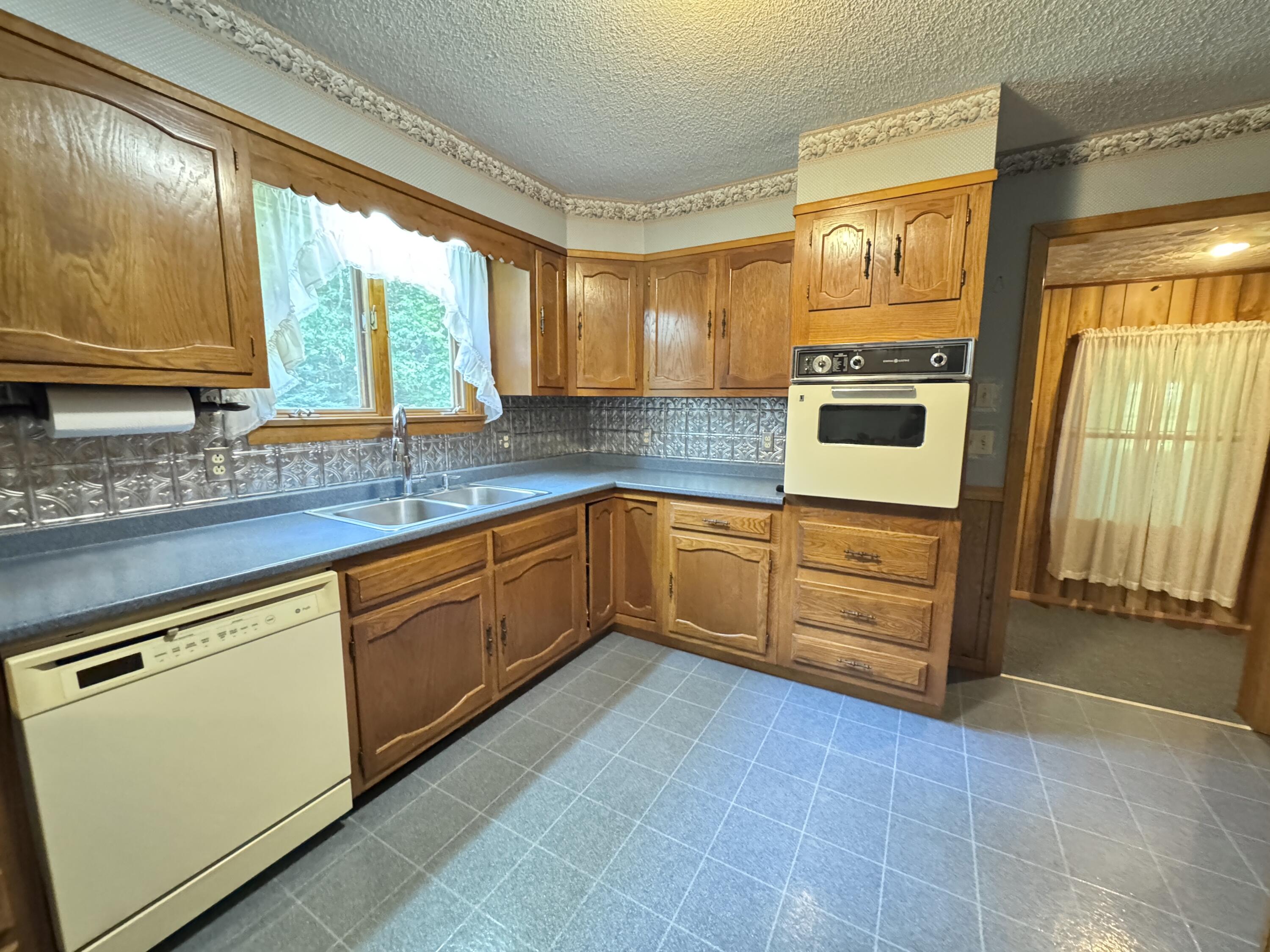 19 Scotts Lane Property Photo 3