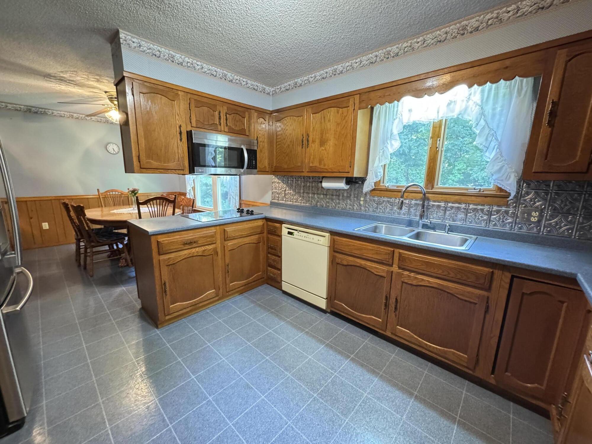 19 Scotts Lane Property Photo 4