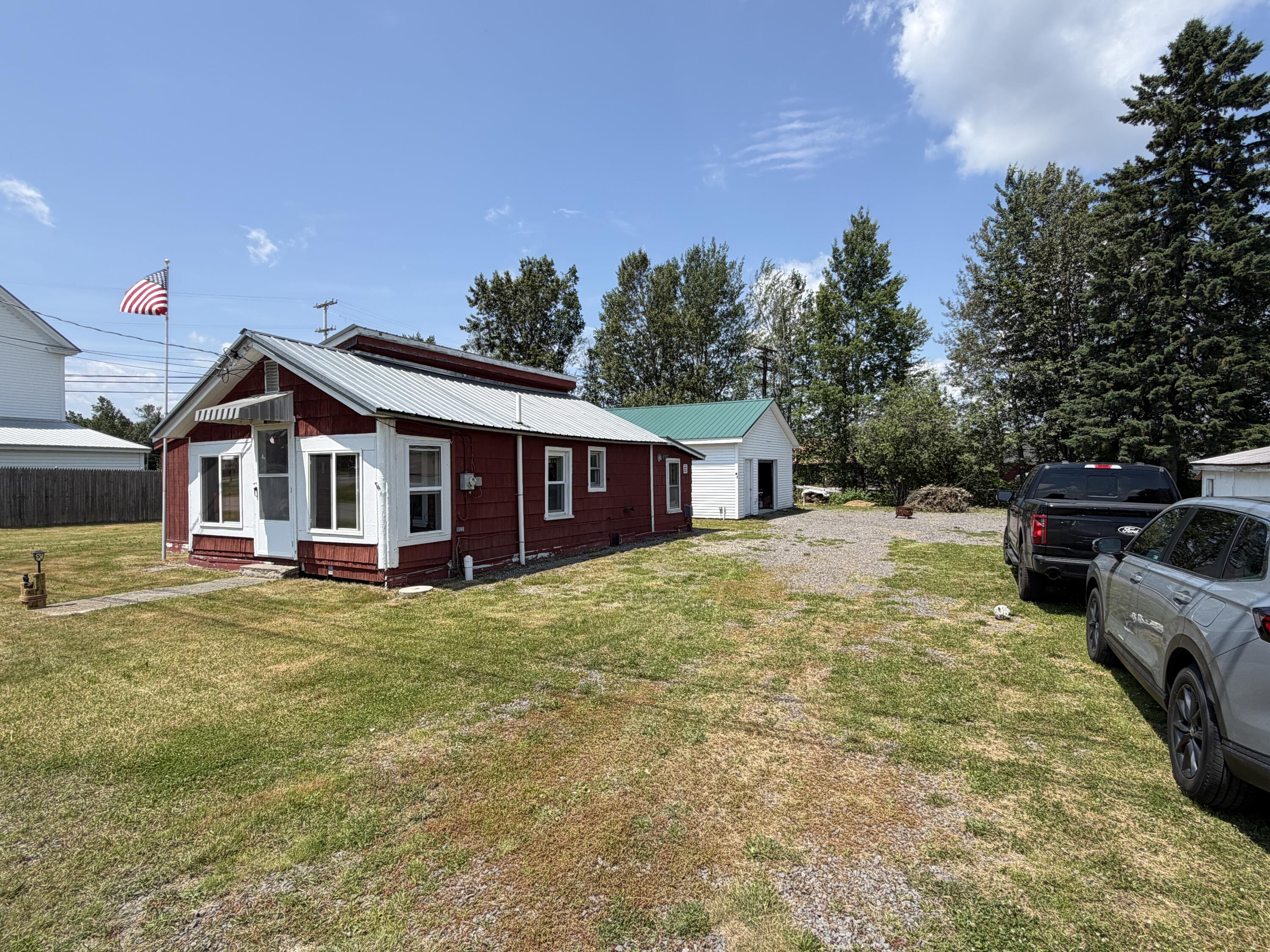 4 Coburn Avenue E Property Photo 3
