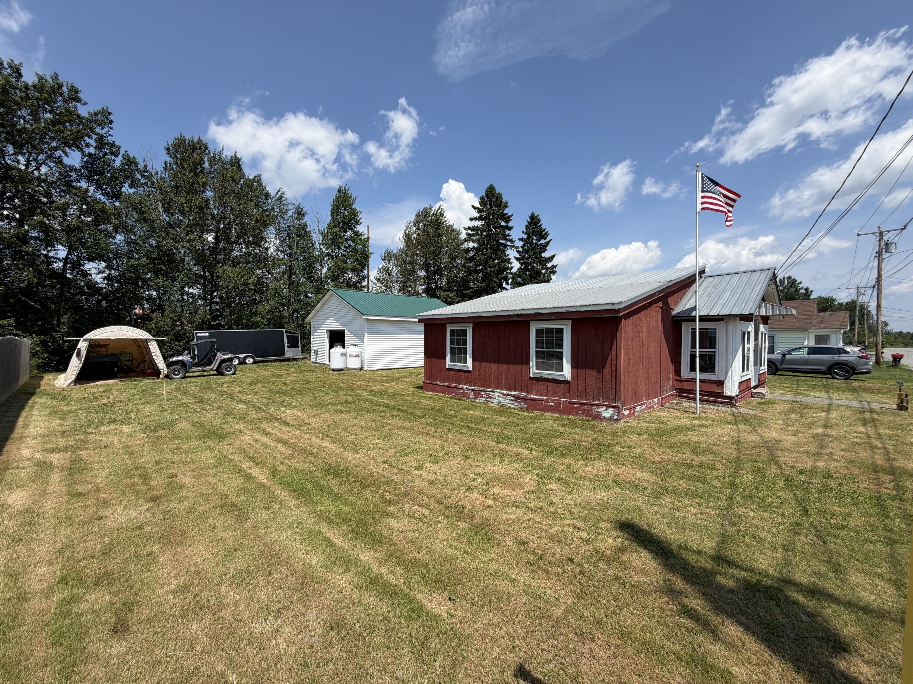 4 Coburn Avenue E Property Photo 4