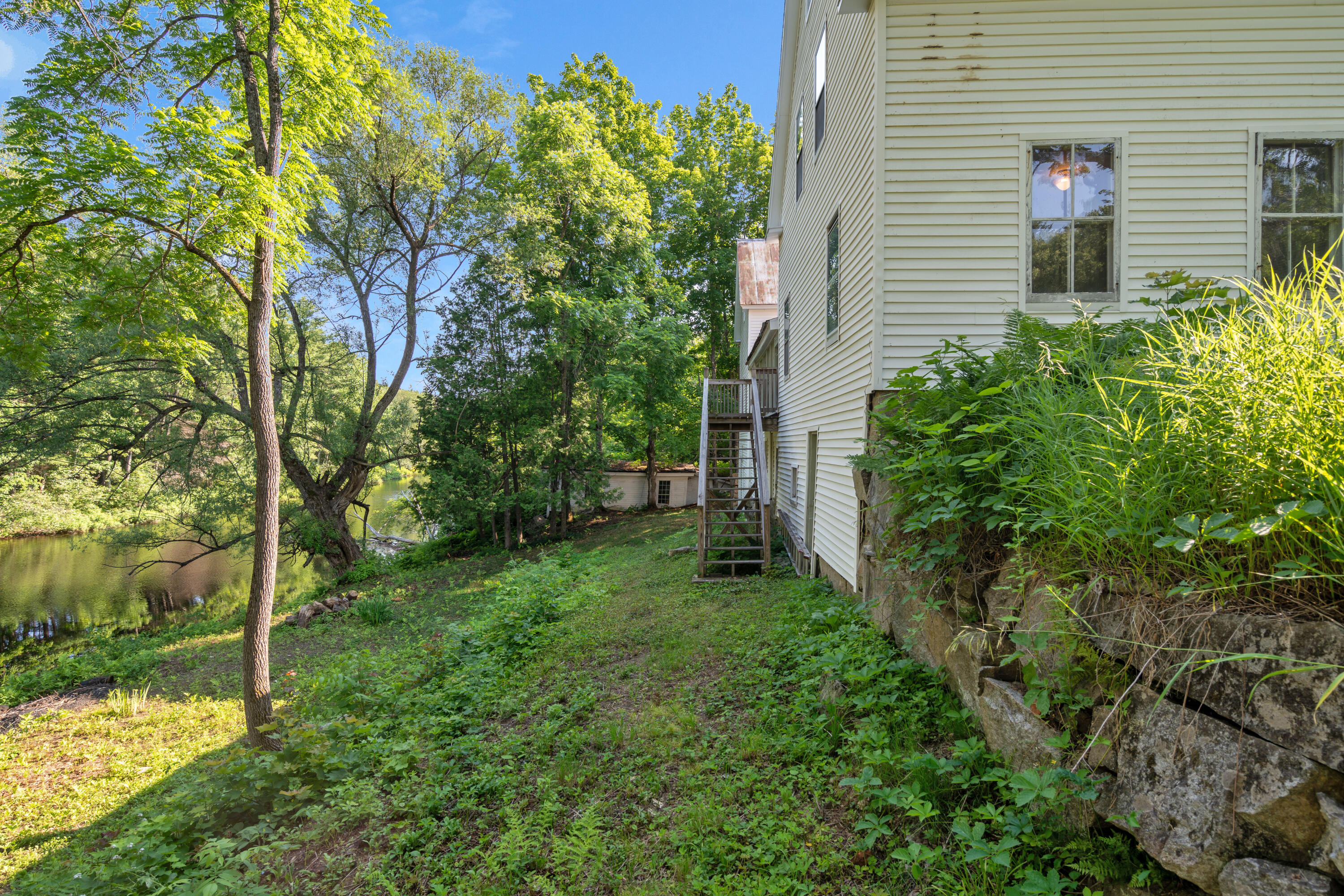 586 Plains Road Property Photo 3