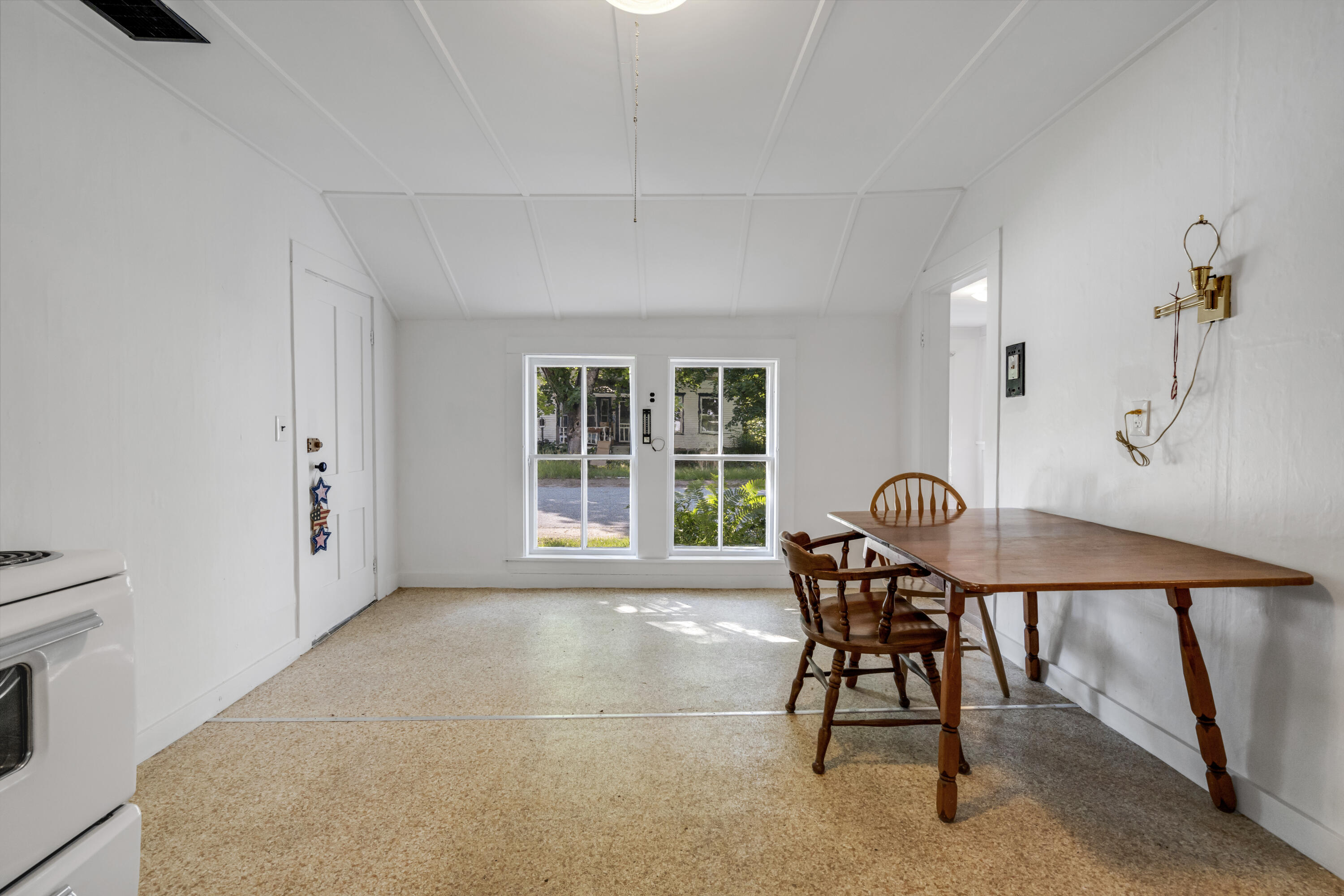 586 Plains Road Property Photo 17