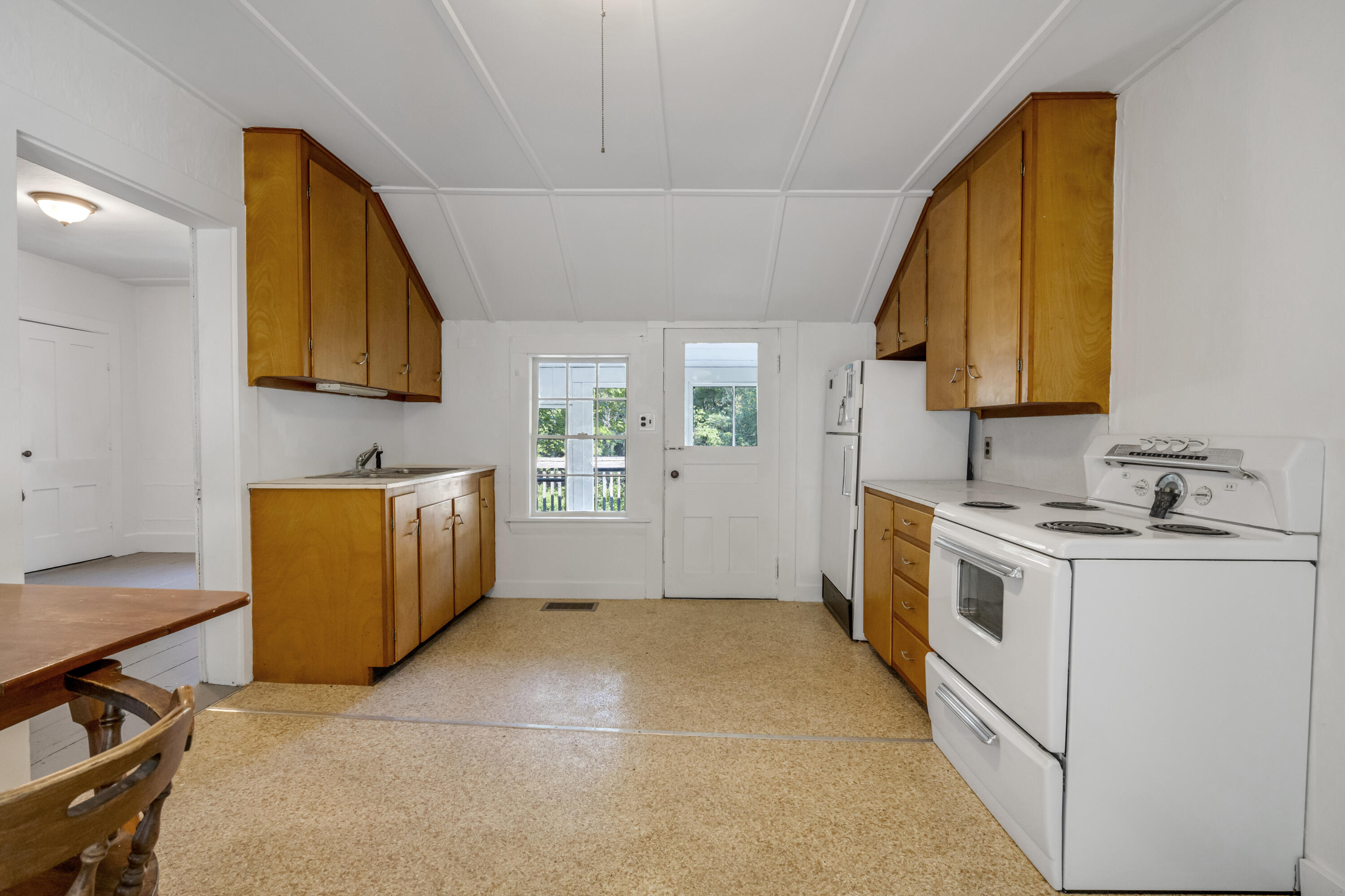 586 Plains Road Property Photo 18