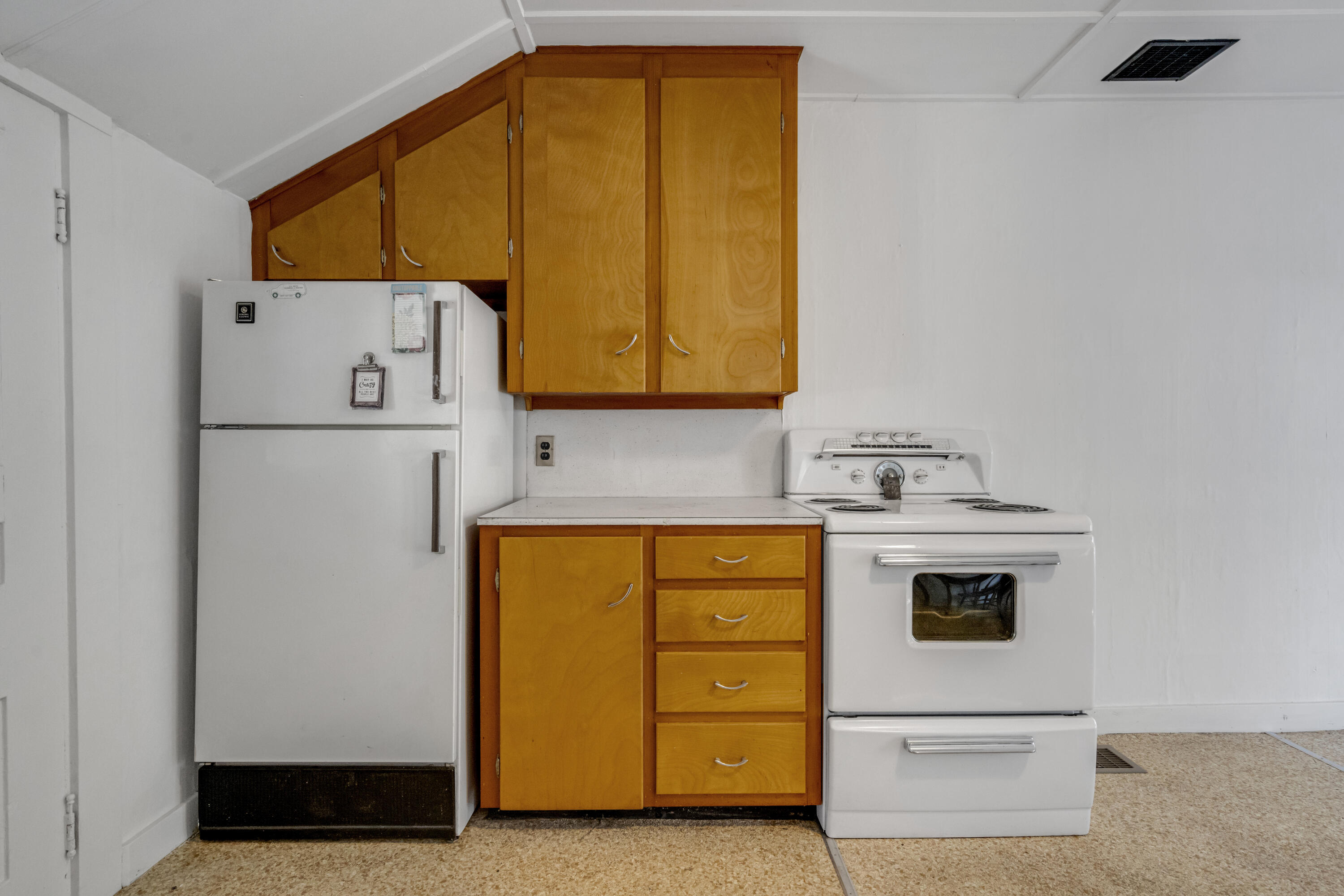 586 Plains Road Property Photo 20