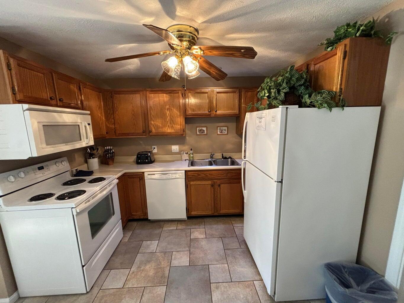 1351 Post Road 49 Property Photo 4
