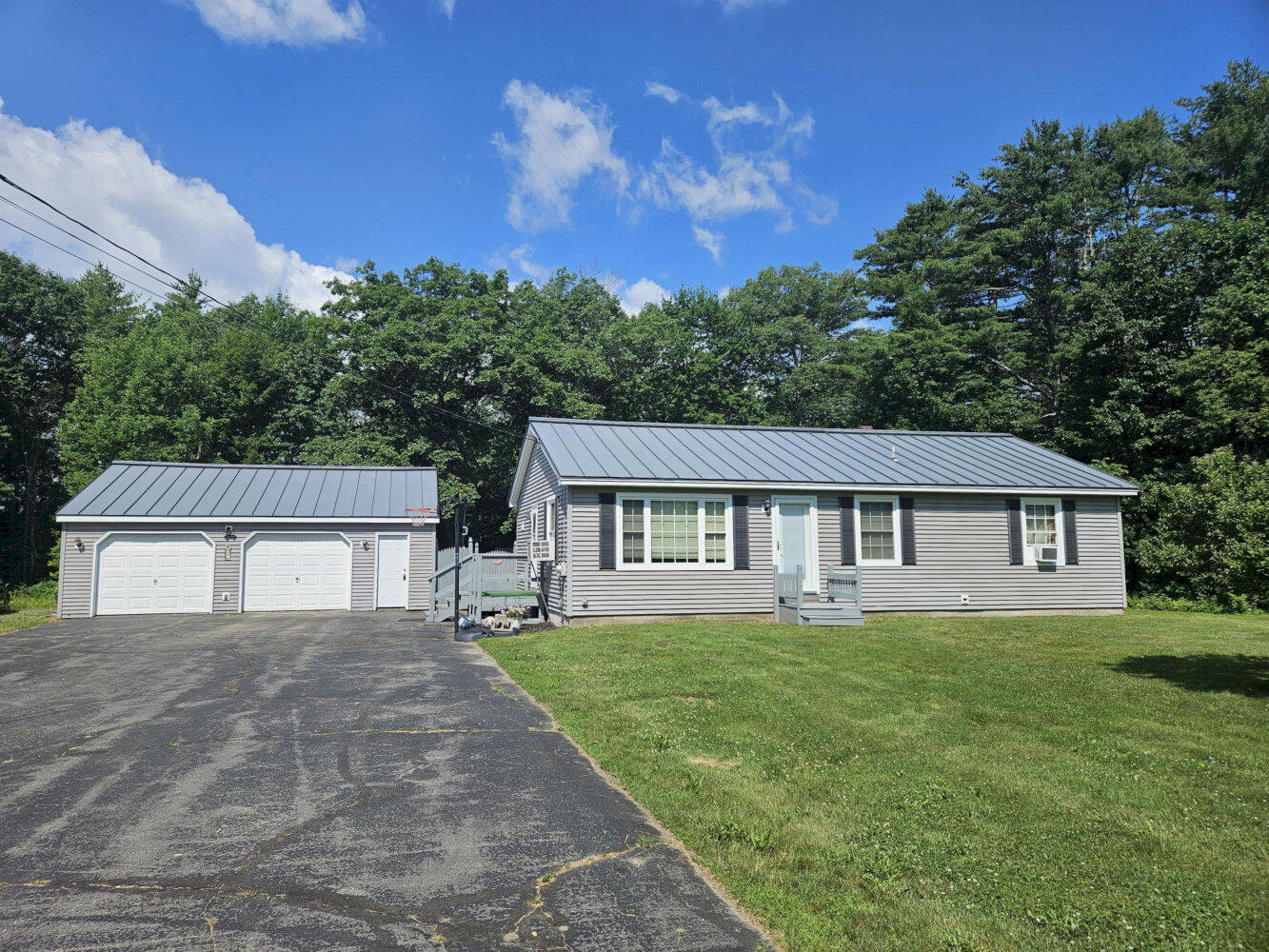 1029 E River Road Property Photo 1