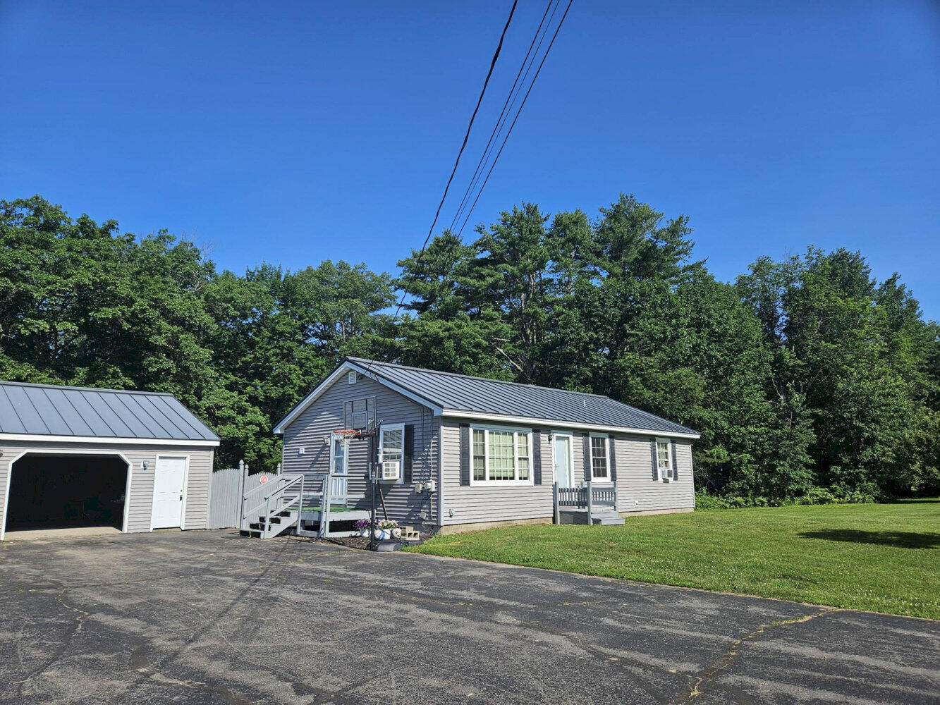 1029 E River Road Property Photo 2