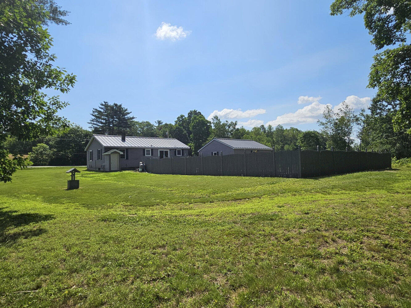 1029 E River Road Property Photo 3
