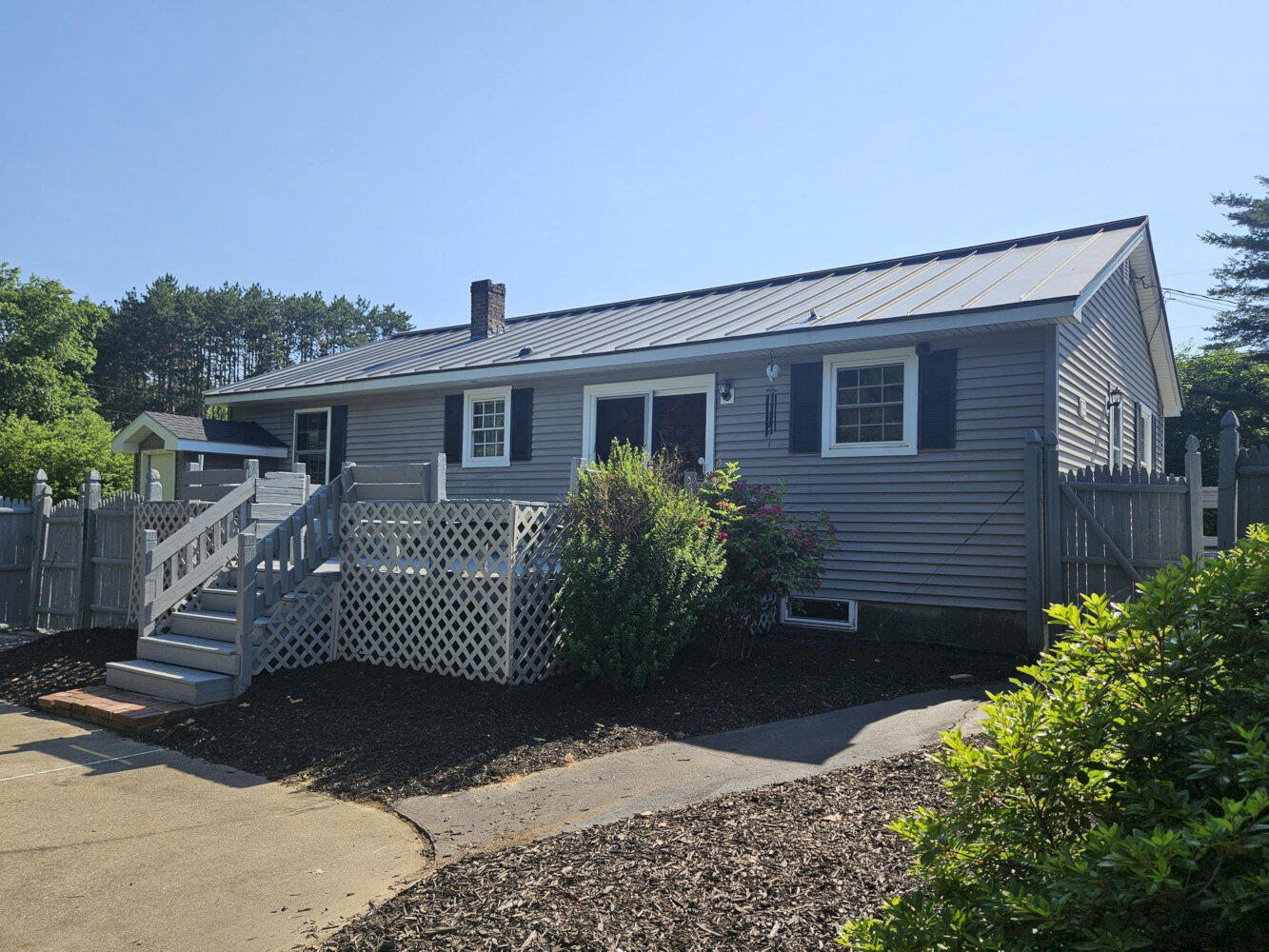 1029 E River Road Property Photo 9