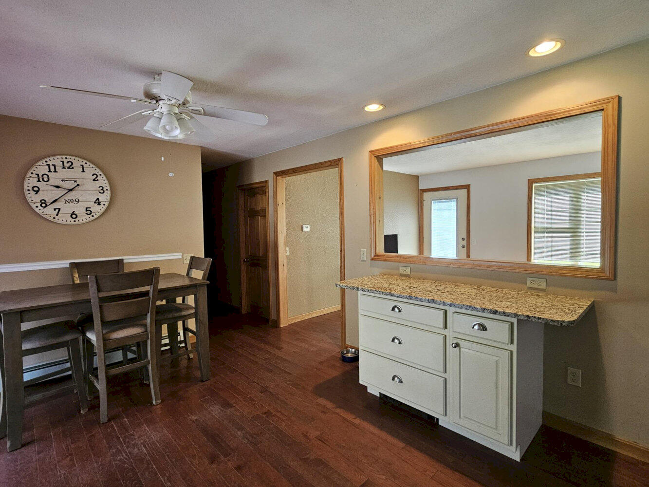 1029 E River Road Property Photo 16