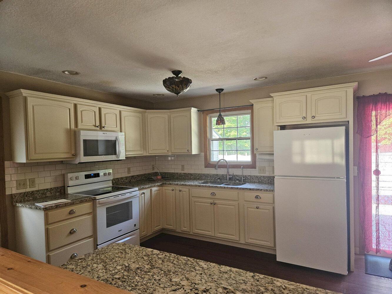 1029 E River Road Property Photo 18