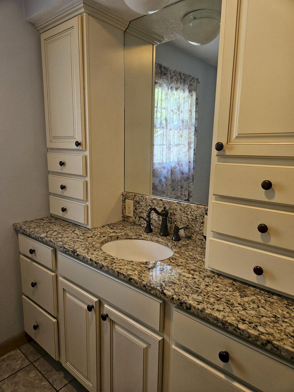 1029 E River Road Property Photo 26