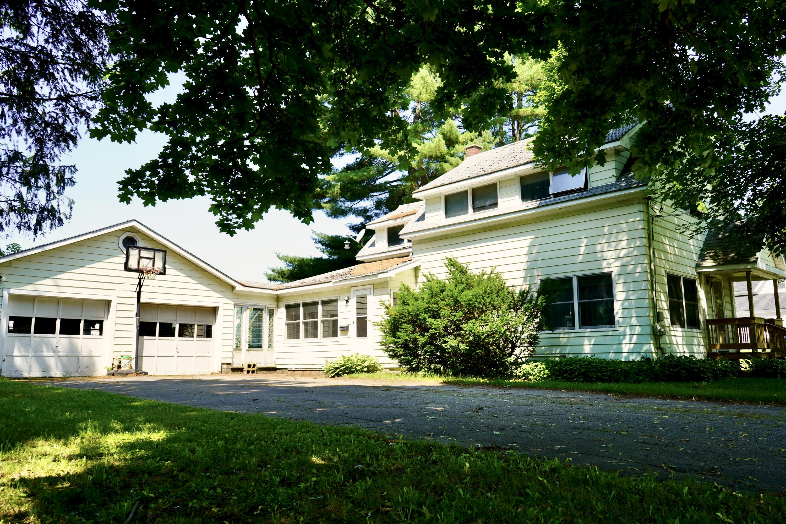 262 Hartland Avenue Property Photo 1