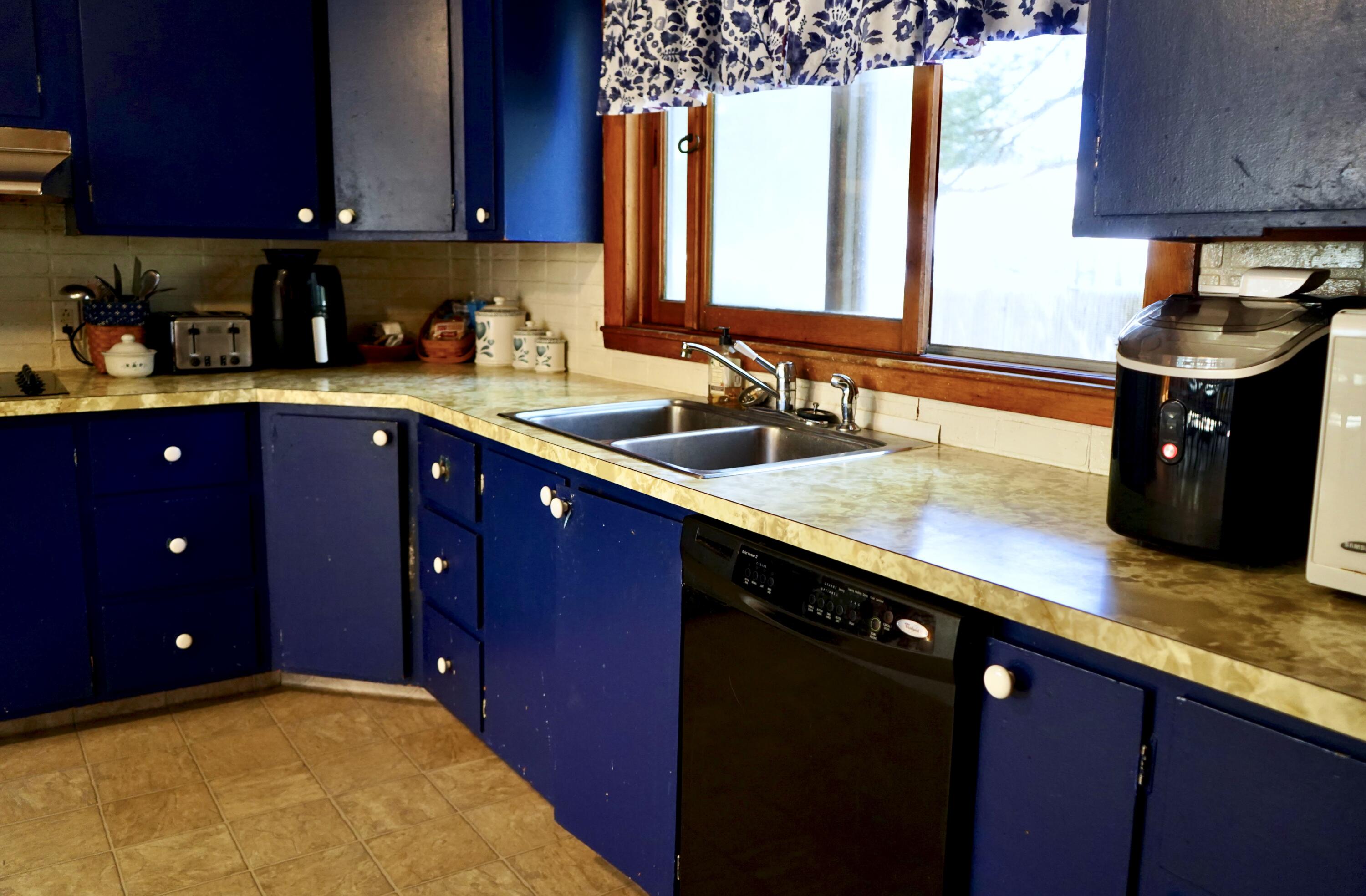 262 Hartland Avenue Property Photo 4