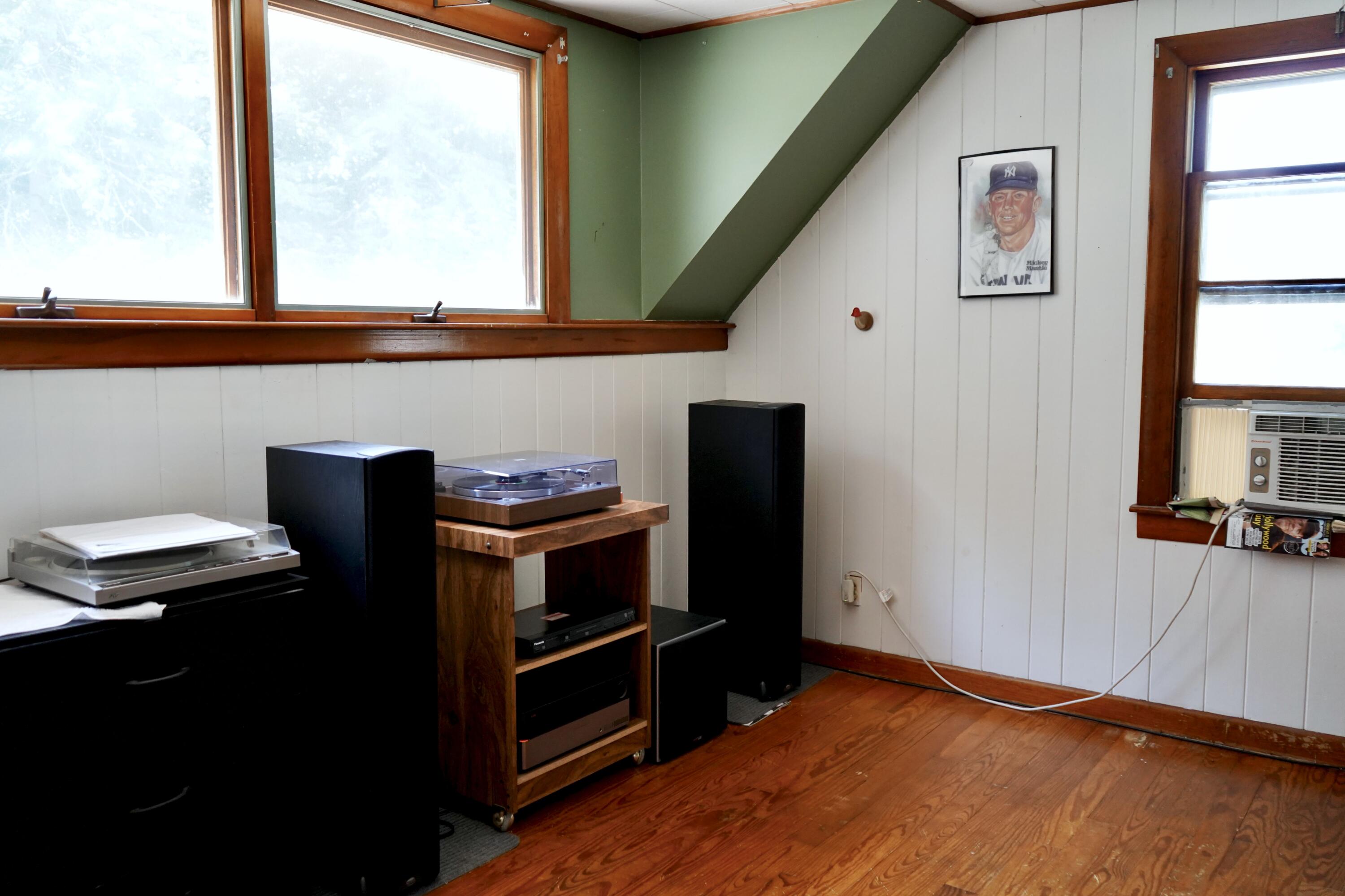 262 Hartland Avenue Property Photo 29
