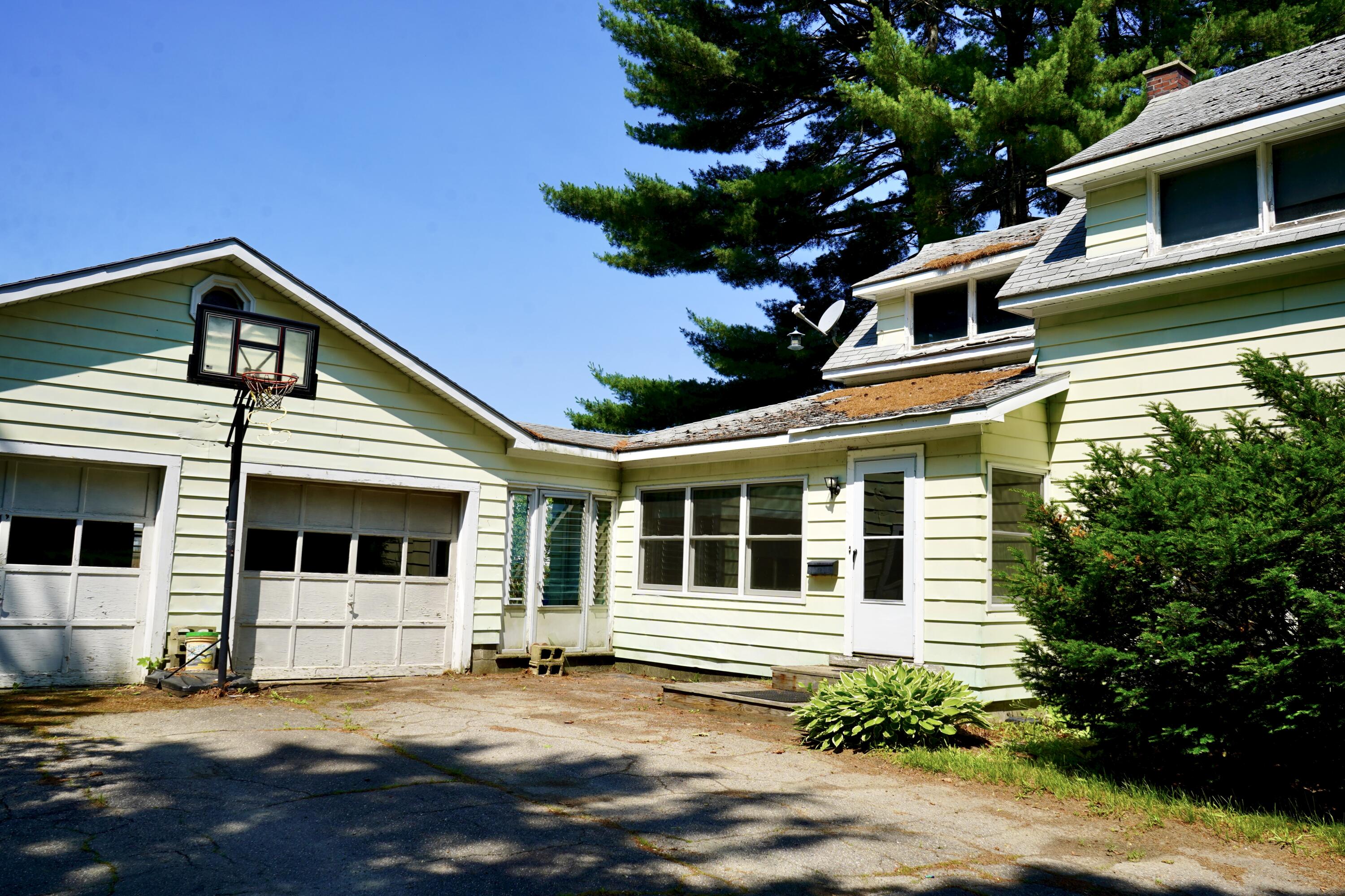 262 Hartland Avenue Property Photo 44