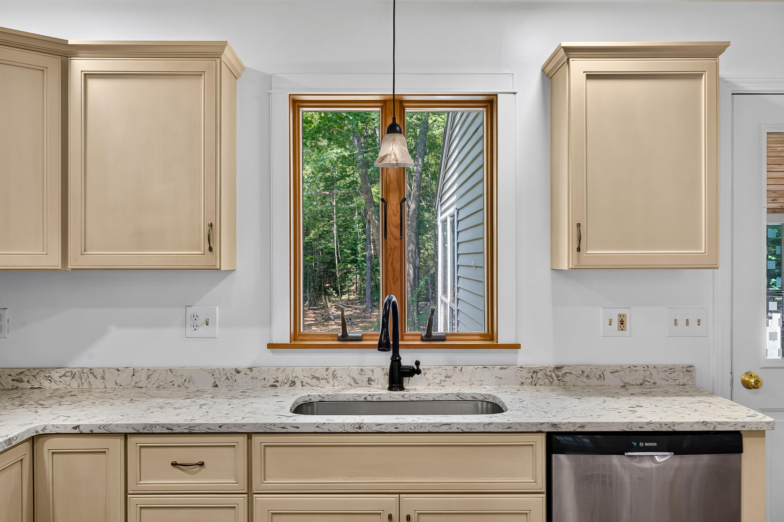 40 Forest Hill Property Photo 15