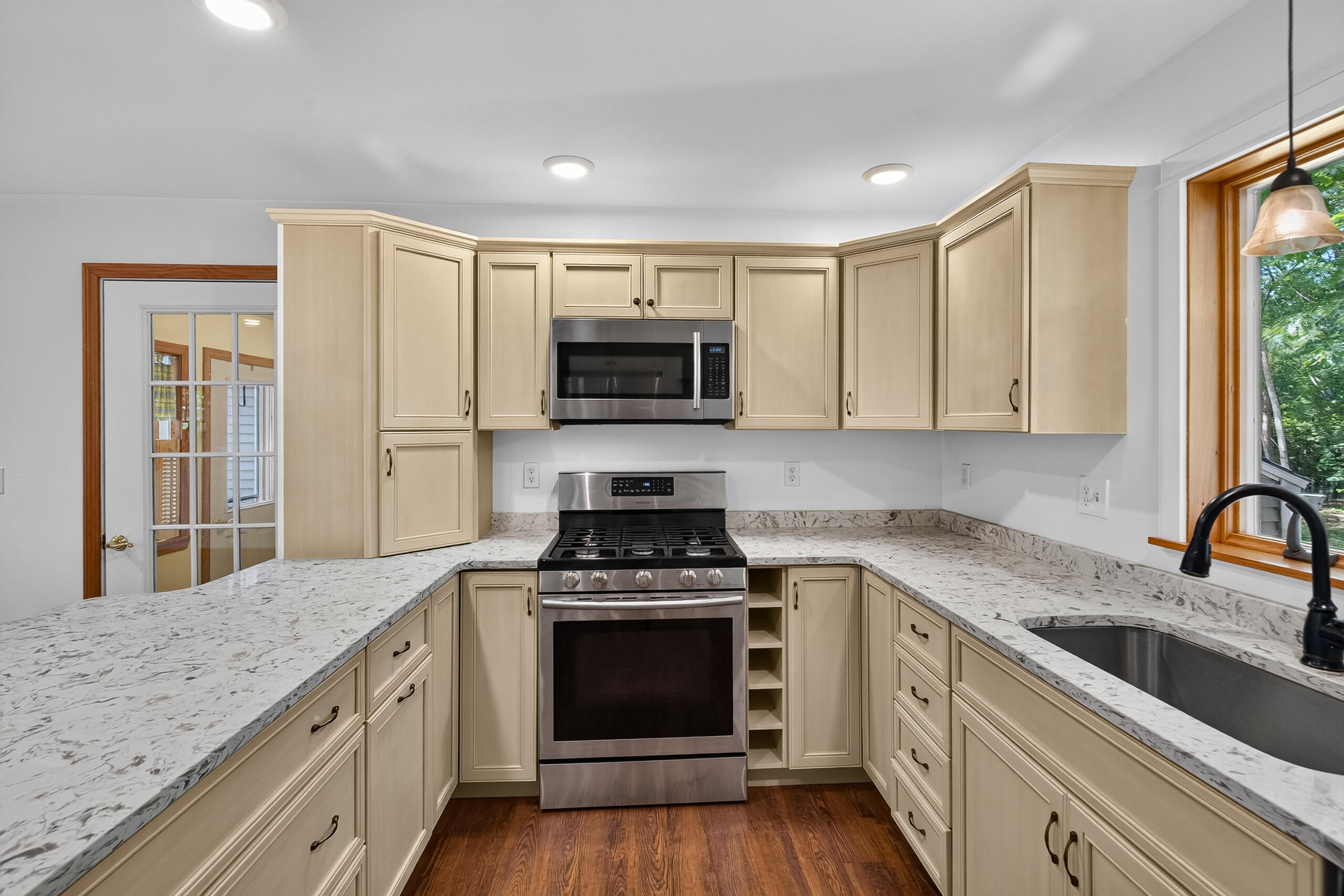 40 Forest Hill Property Photo 18