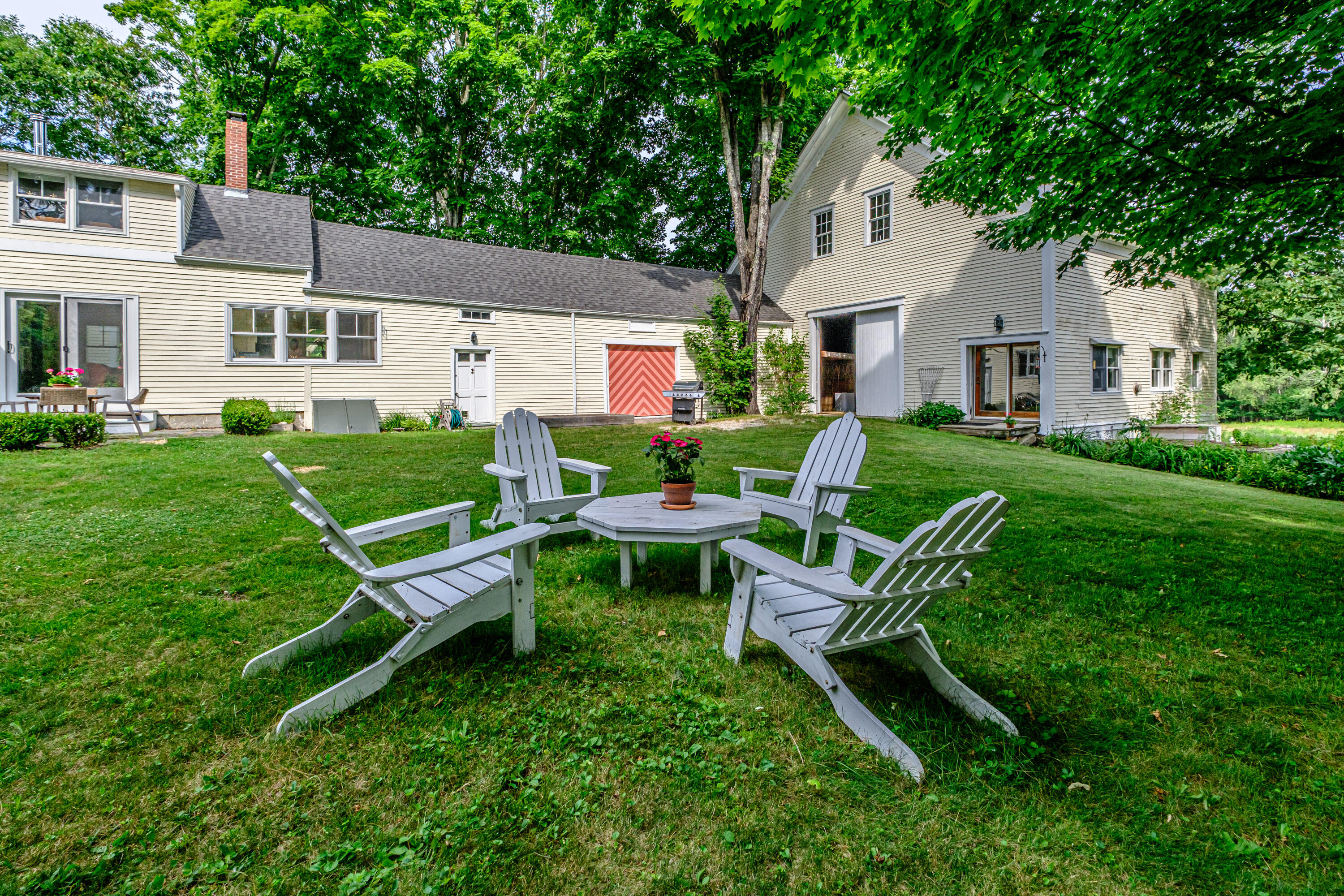 119 Memorial Highway Property Photo 8