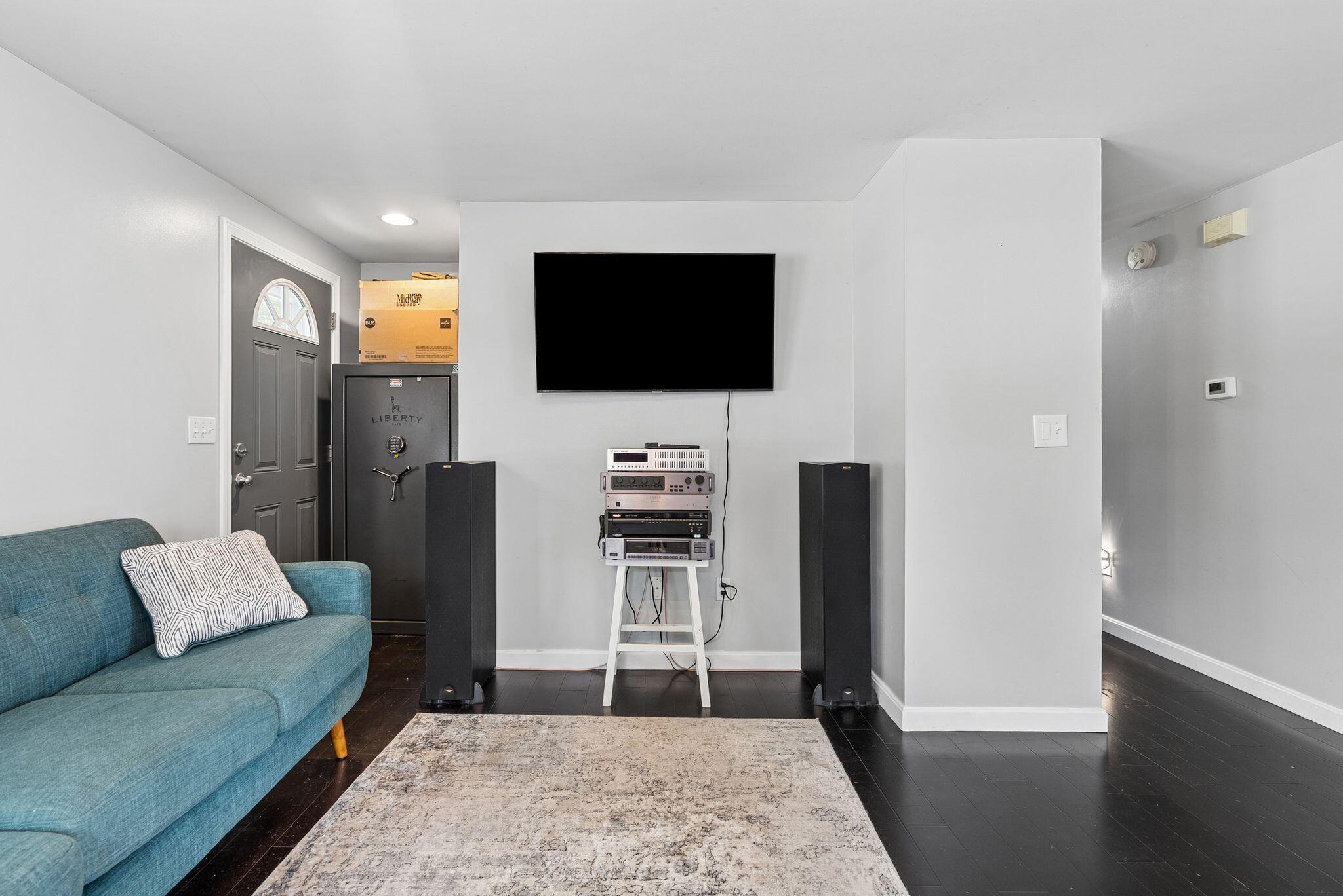 106 Beverly Street Property Photo 15