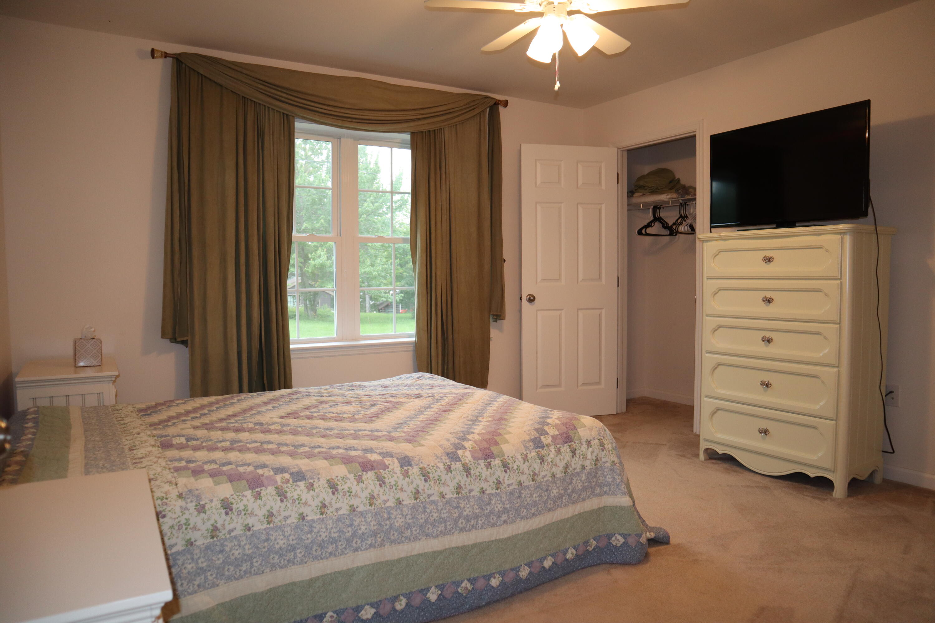 19 Henderson Road Property Photo 6