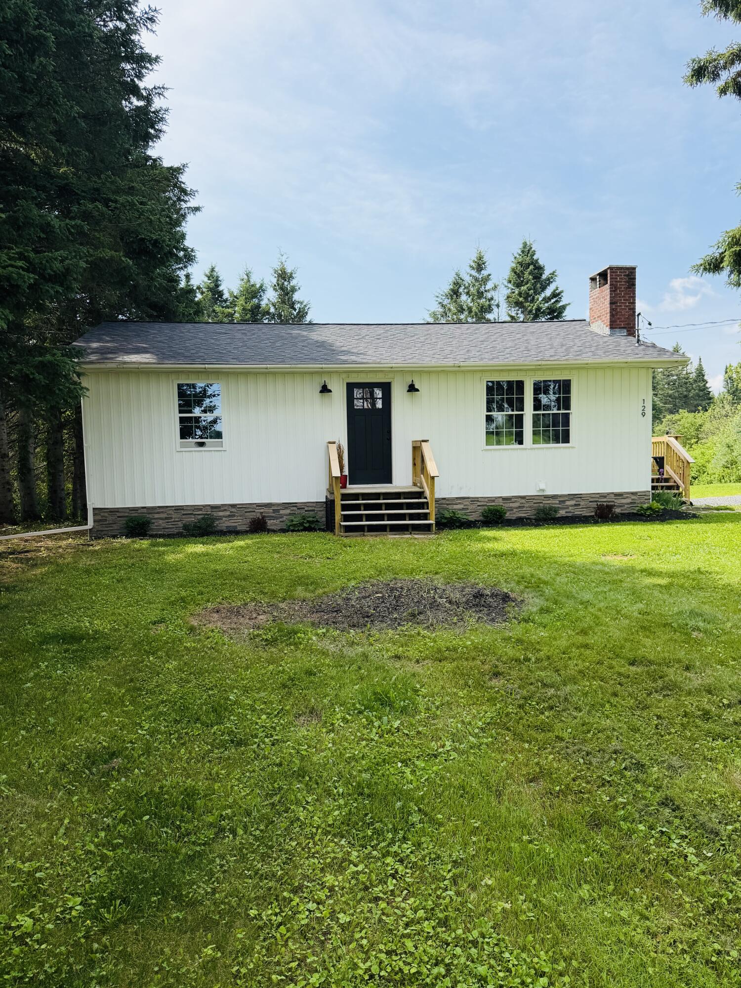 129 Currier Road Property Photo 4