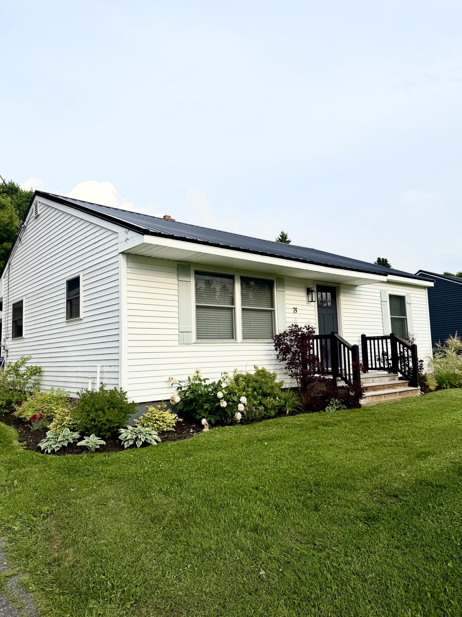 75 Dupont Drive Property Photo 2