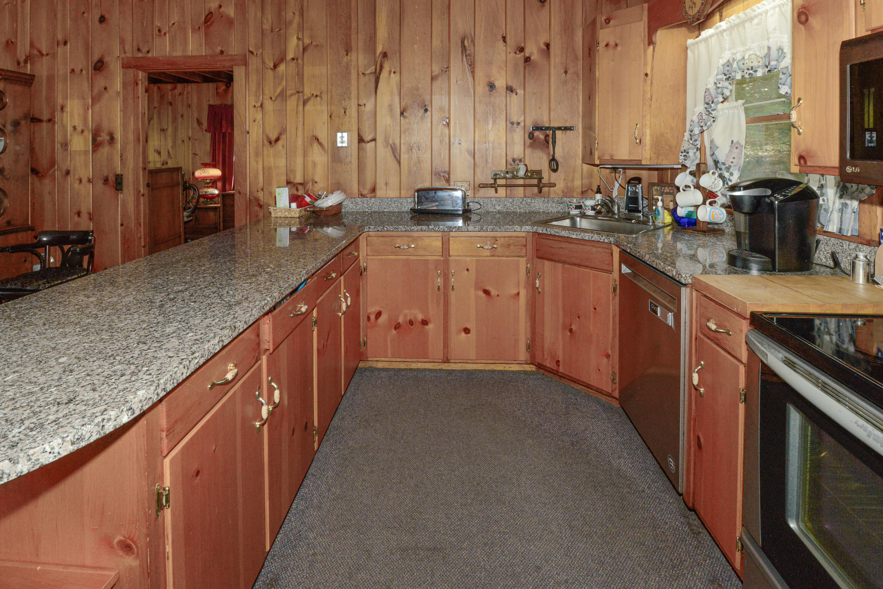 9 Johns Cove Property Photo 18