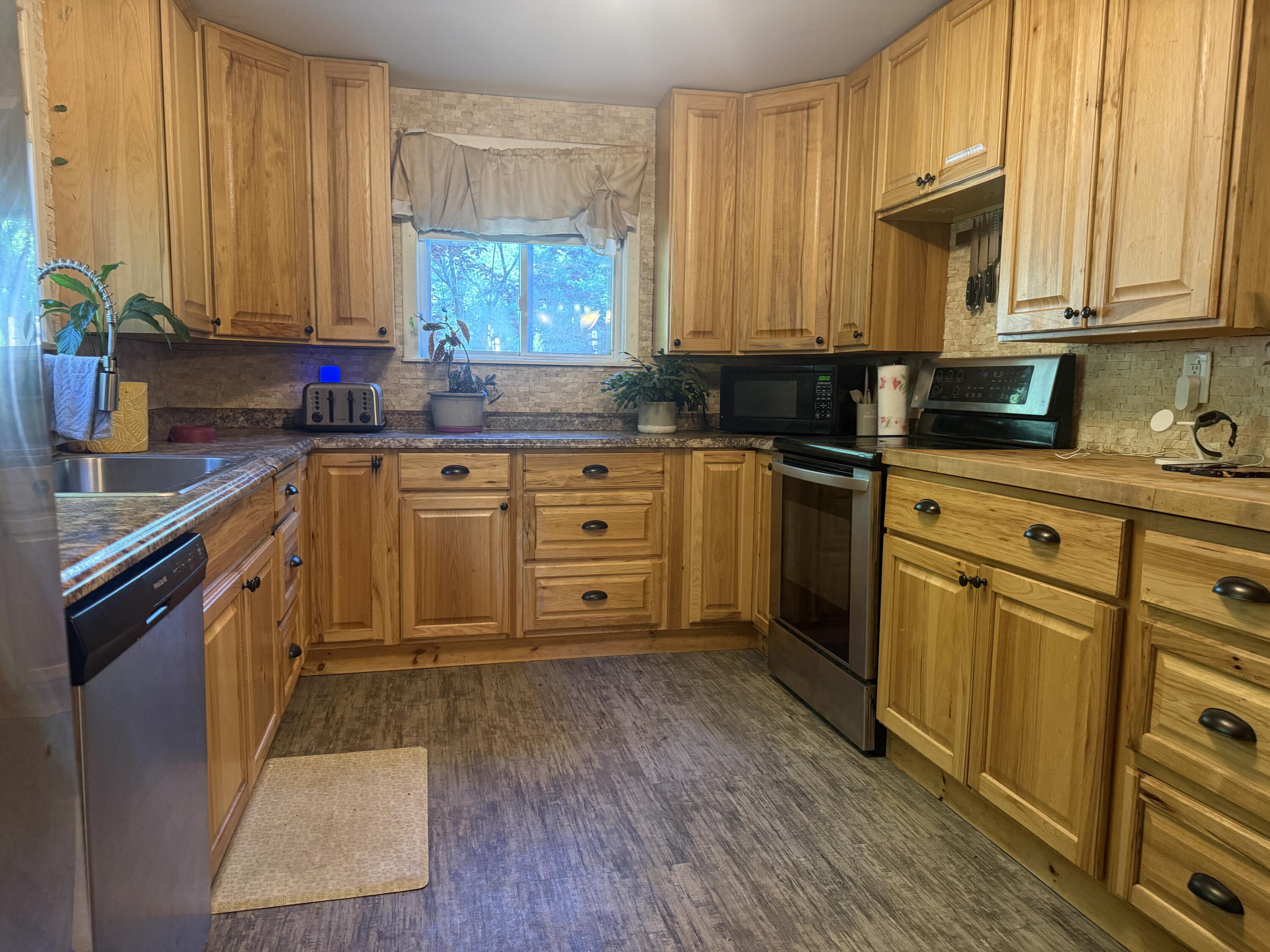 2031 Carmel Road N Property Photo 6